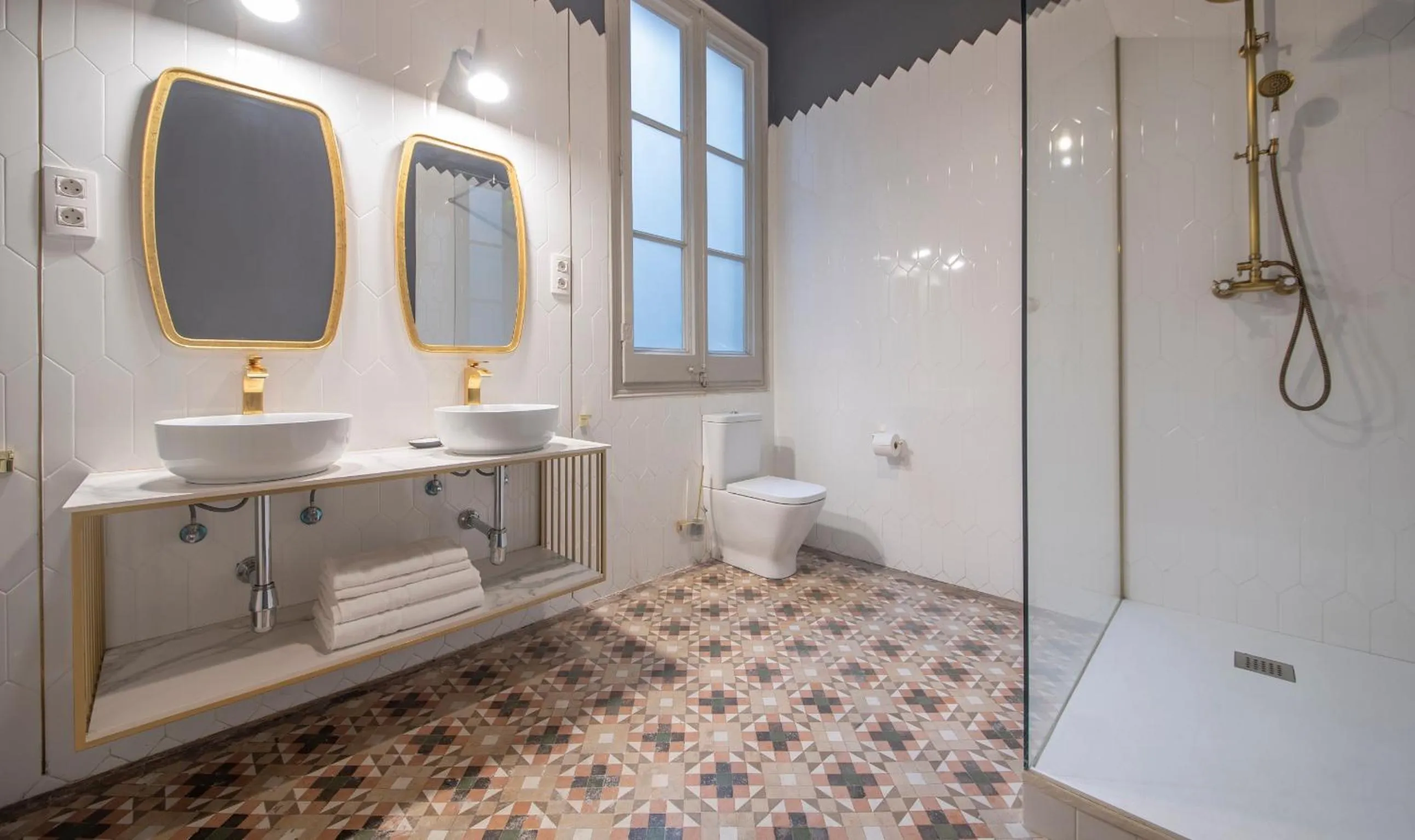 Bathroom in You Stylish City Center Apartments