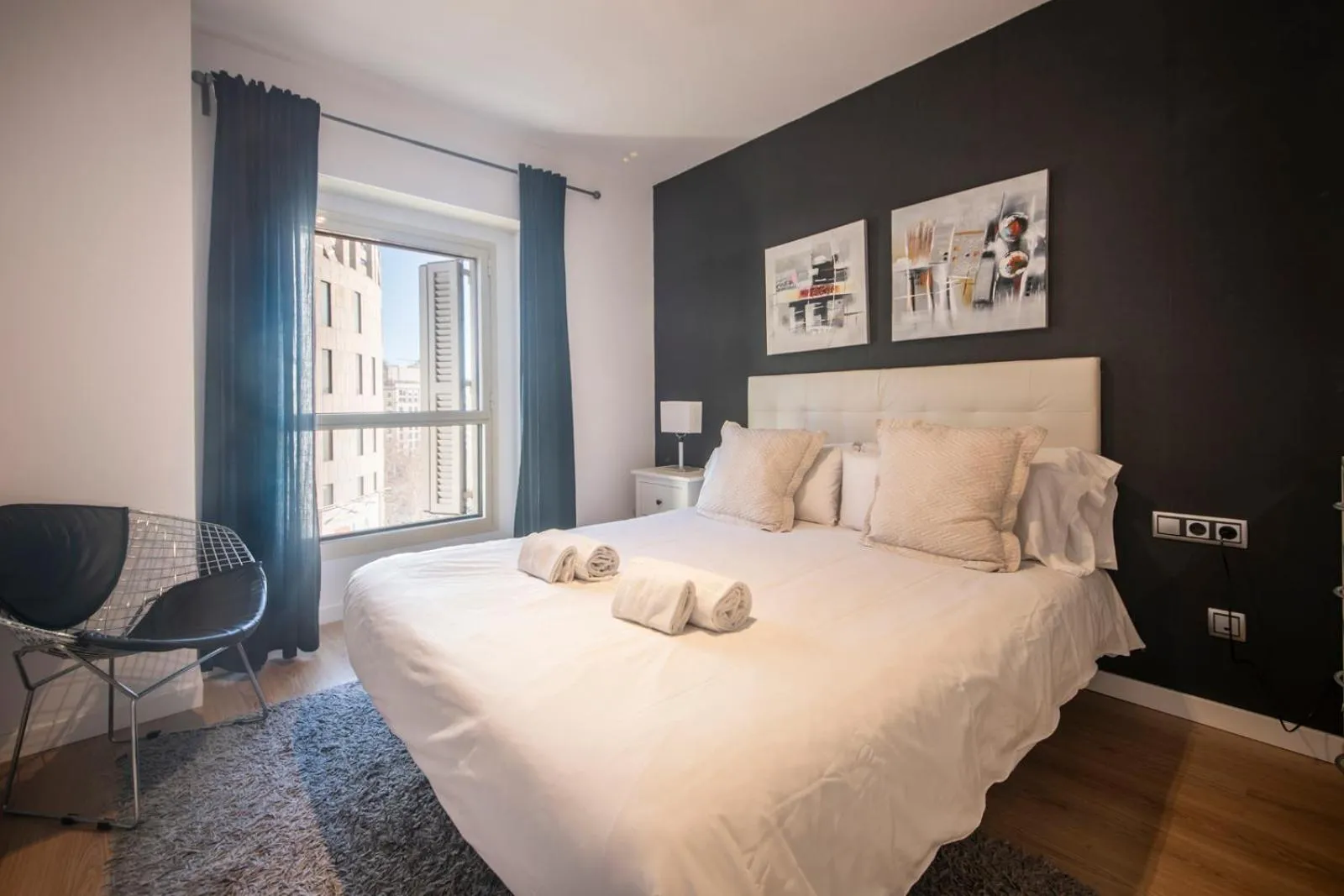 Bedroom, Bed in You Stylish City Center Apartments