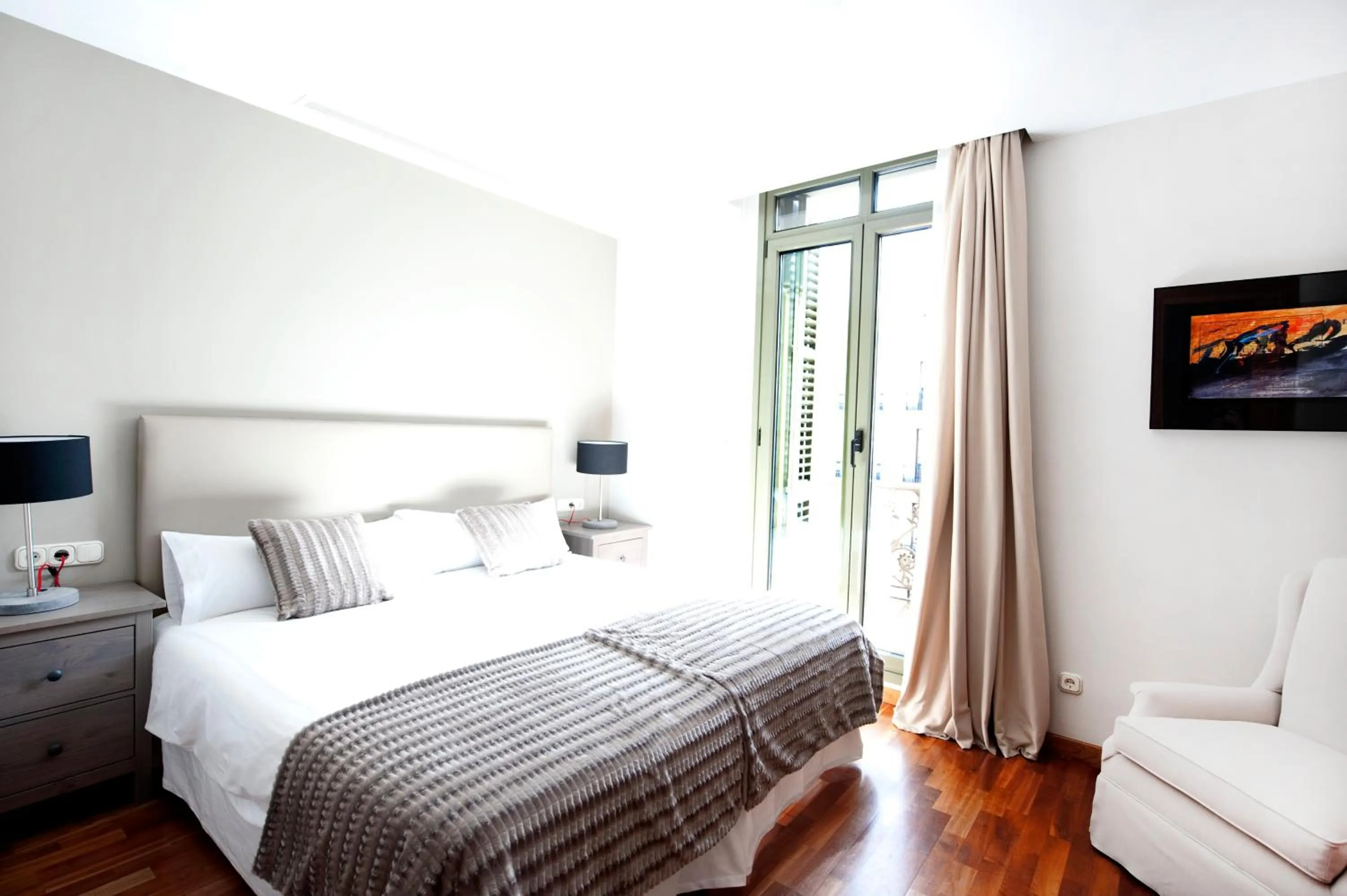 Bedroom, Bed in You Stylish City Center Apartments