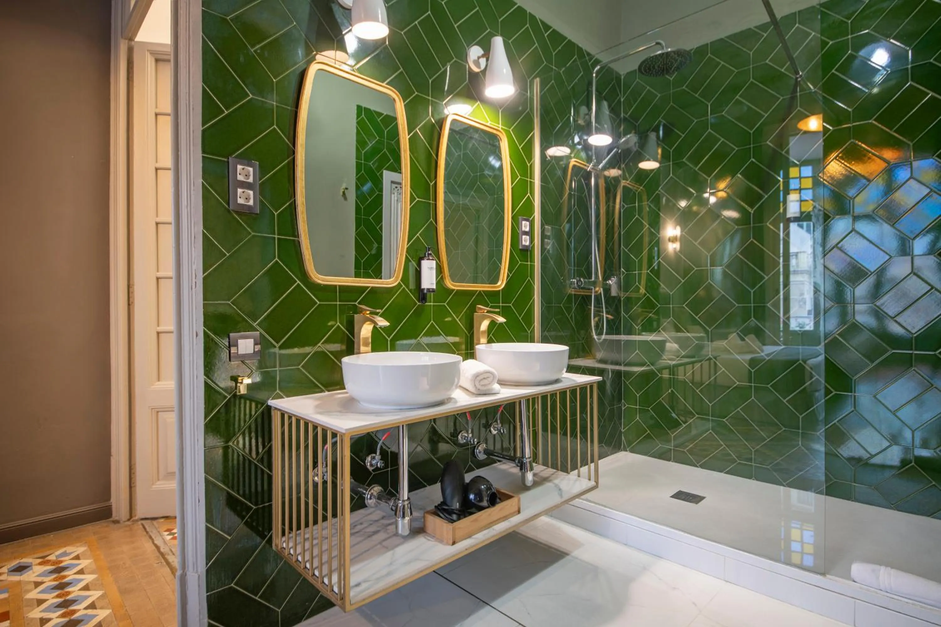 Bathroom in You Stylish City Center Apartments