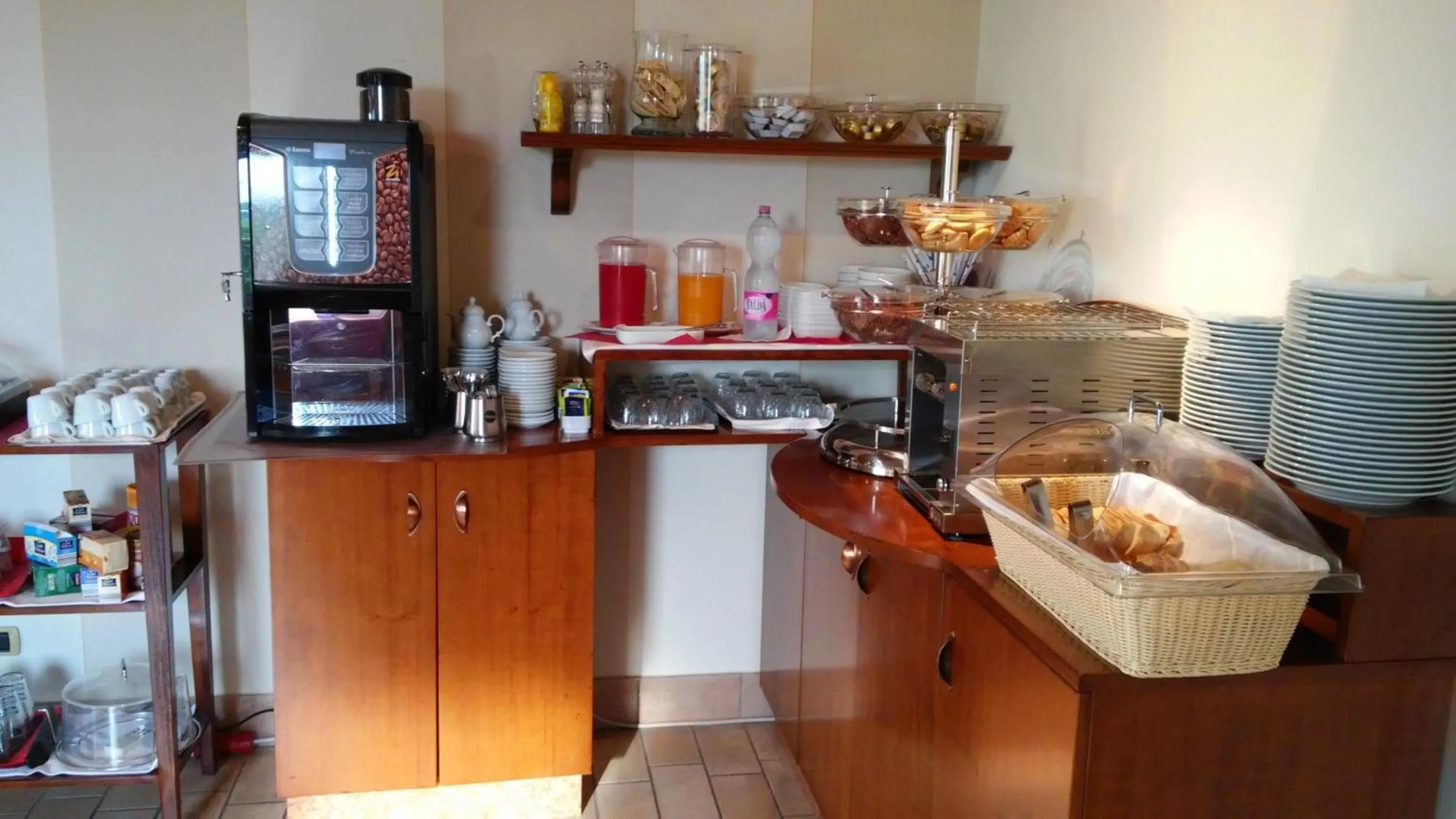 Buffet breakfast in Relais Corte Pontigliardo