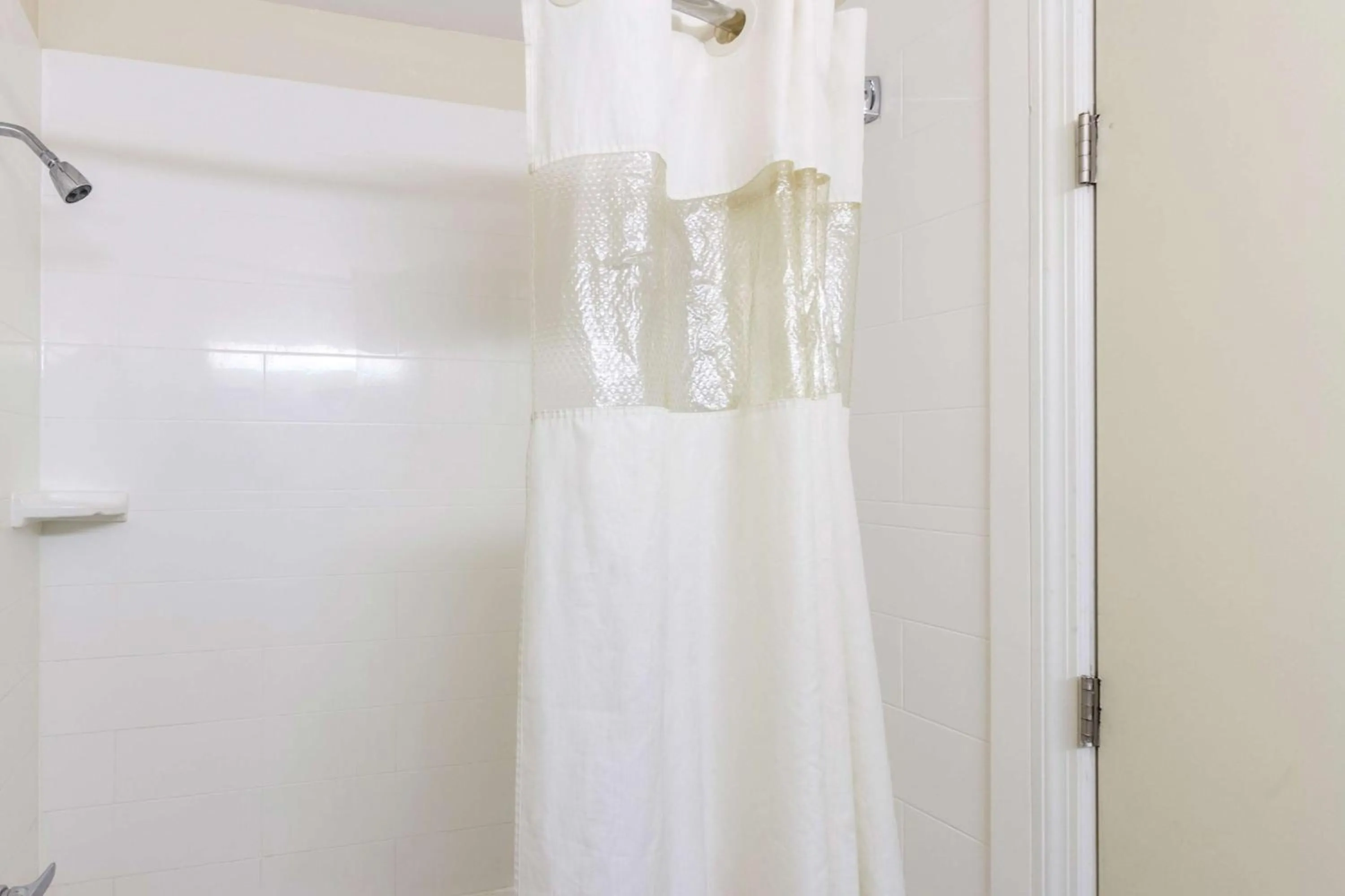 Shower in Motel 6 New Brunswick