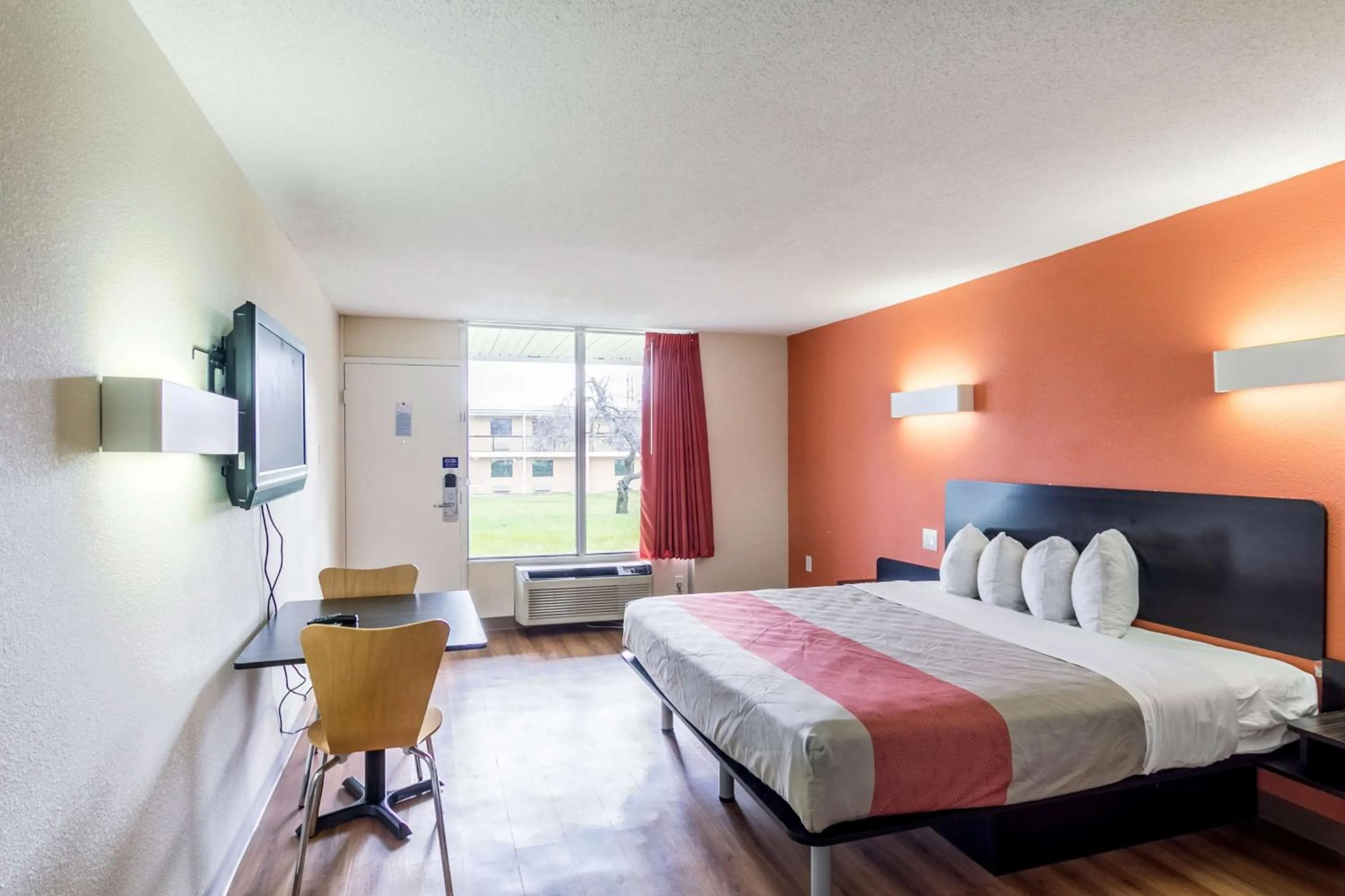 TV and multimedia, Bed in Motel 6 New Brunswick