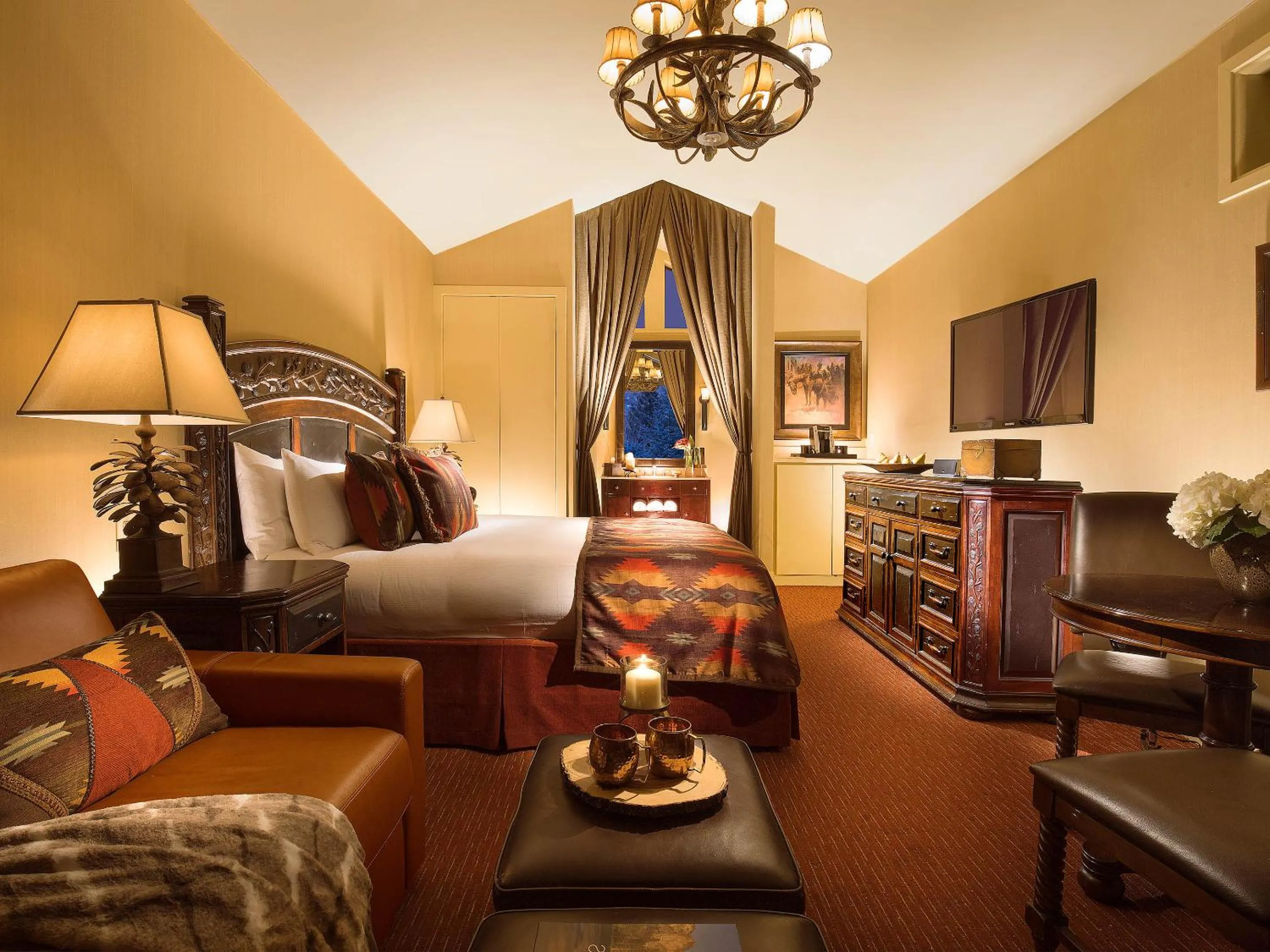 Bed in Rustic Inn Creekside