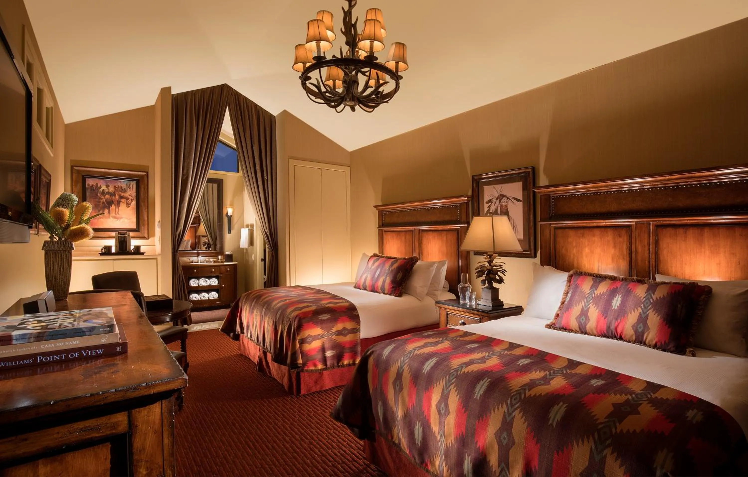 Bed in Rustic Inn Creekside