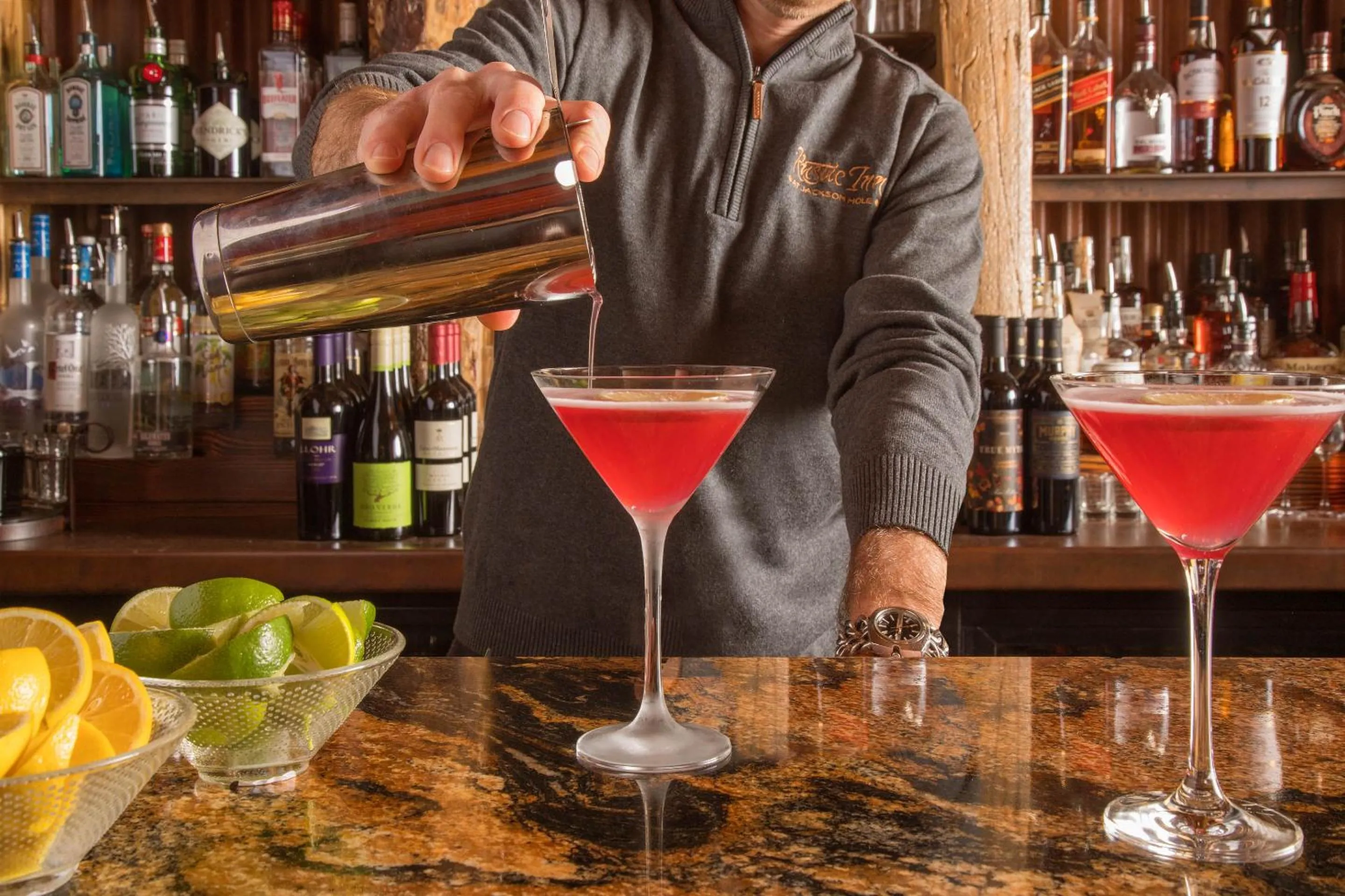 Alcoholic drinks in Rustic Inn Creekside