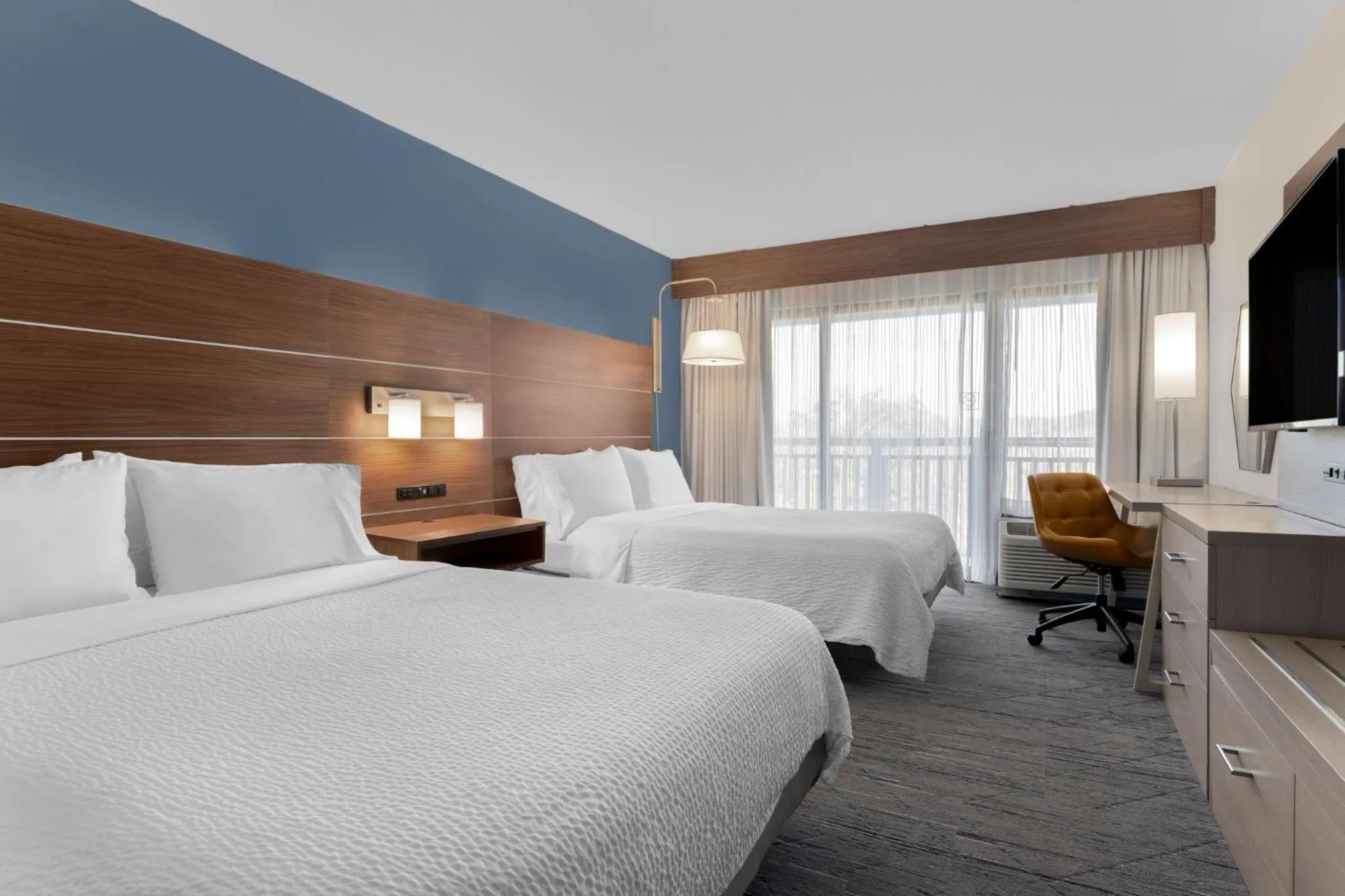 Photo of the whole room, Bed in Holiday Inn Express Hilton Head Island by IHG