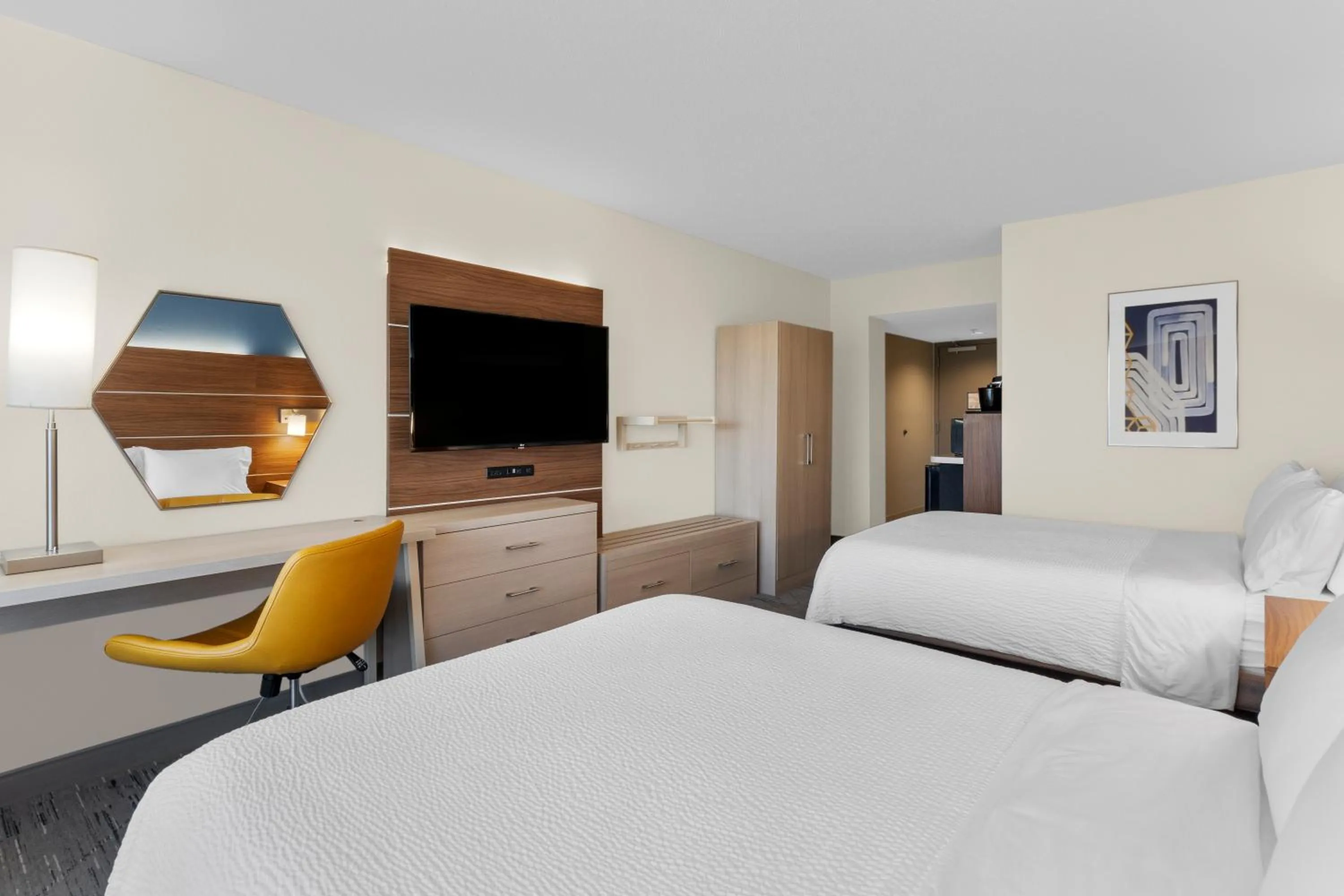 TV and multimedia, Bed in Holiday Inn Express Hilton Head Island by IHG