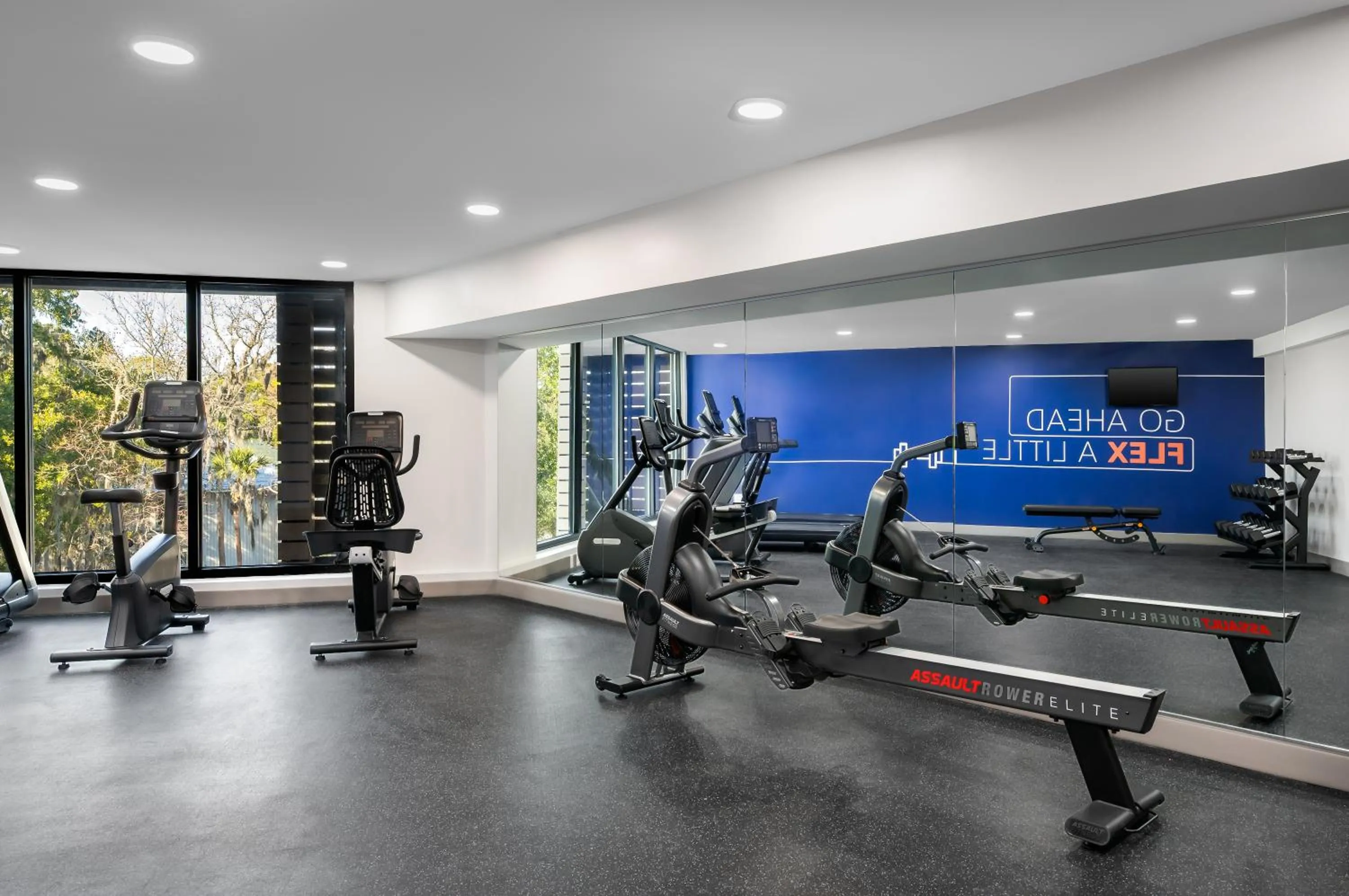 Fitness centre/facilities in Holiday Inn Express Hilton Head Island by IHG