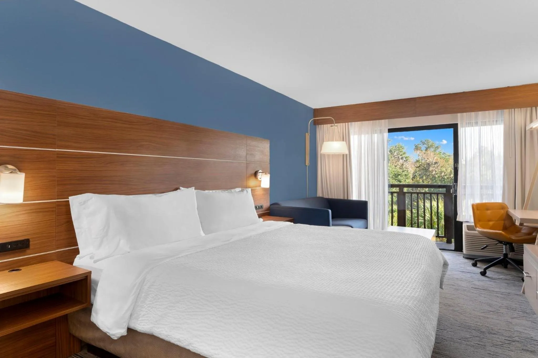 Photo of the whole room, Bed in Holiday Inn Express Hilton Head Island by IHG