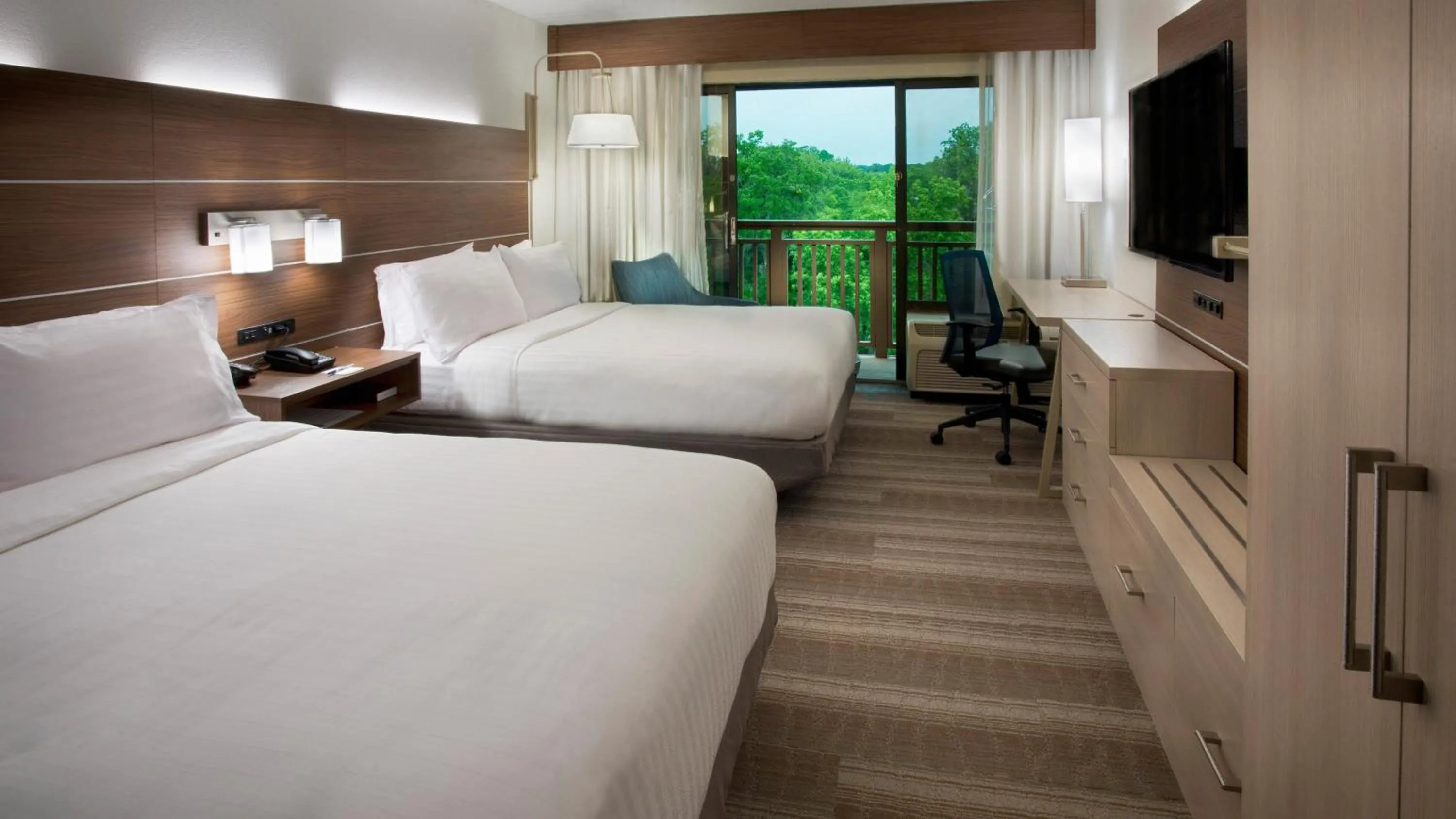 Photo of the whole room, Bed in Holiday Inn Express Hilton Head Island by IHG