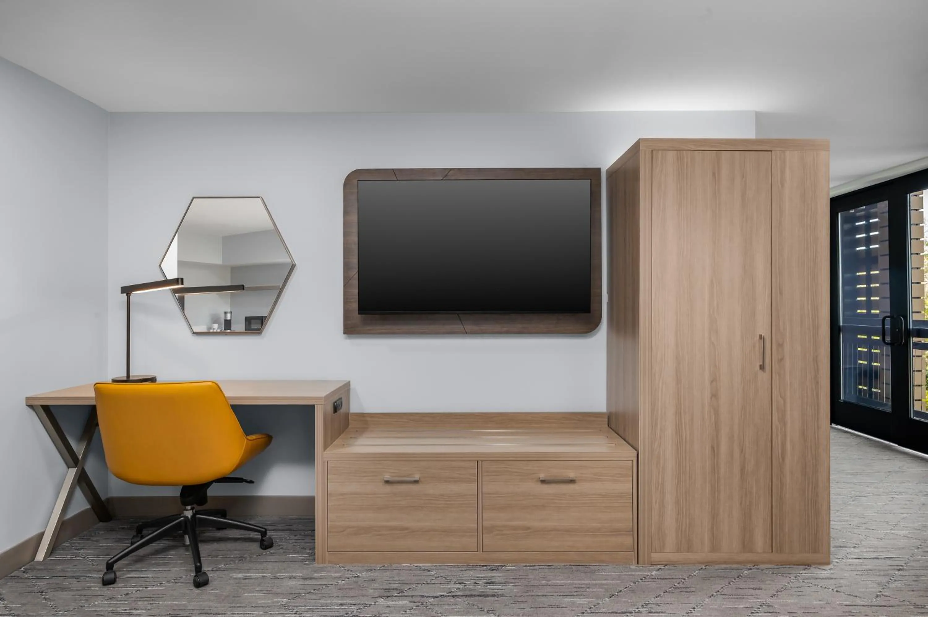 TV and multimedia in Holiday Inn Express Hilton Head Island by IHG