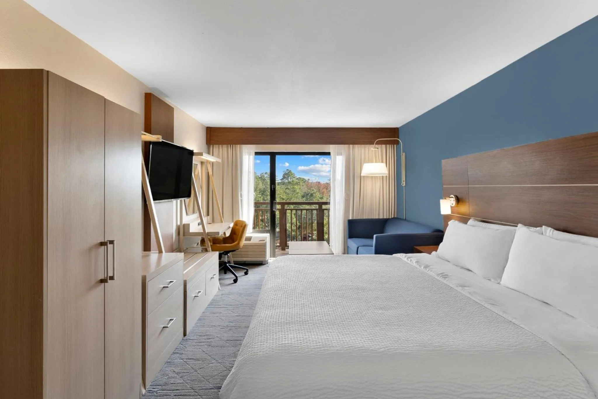 Photo of the whole room, Bed in Holiday Inn Express Hilton Head Island by IHG