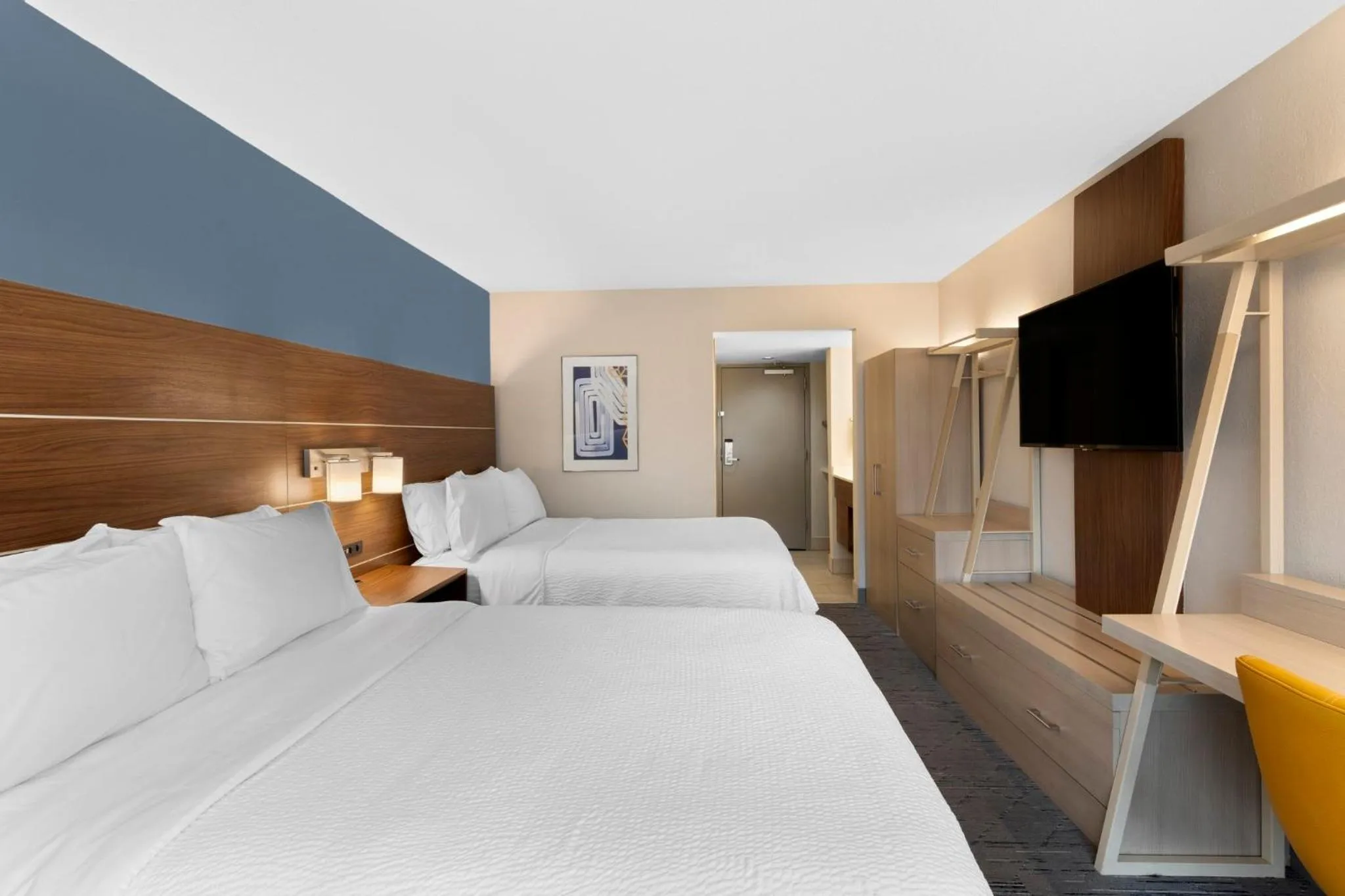 Photo of the whole room, Bed in Holiday Inn Express Hilton Head Island by IHG