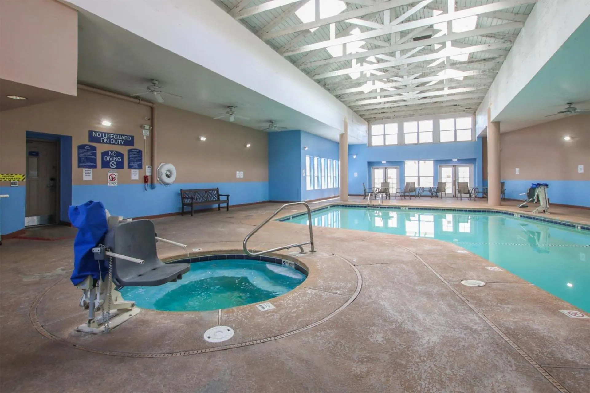 Pool view in Hotel 505