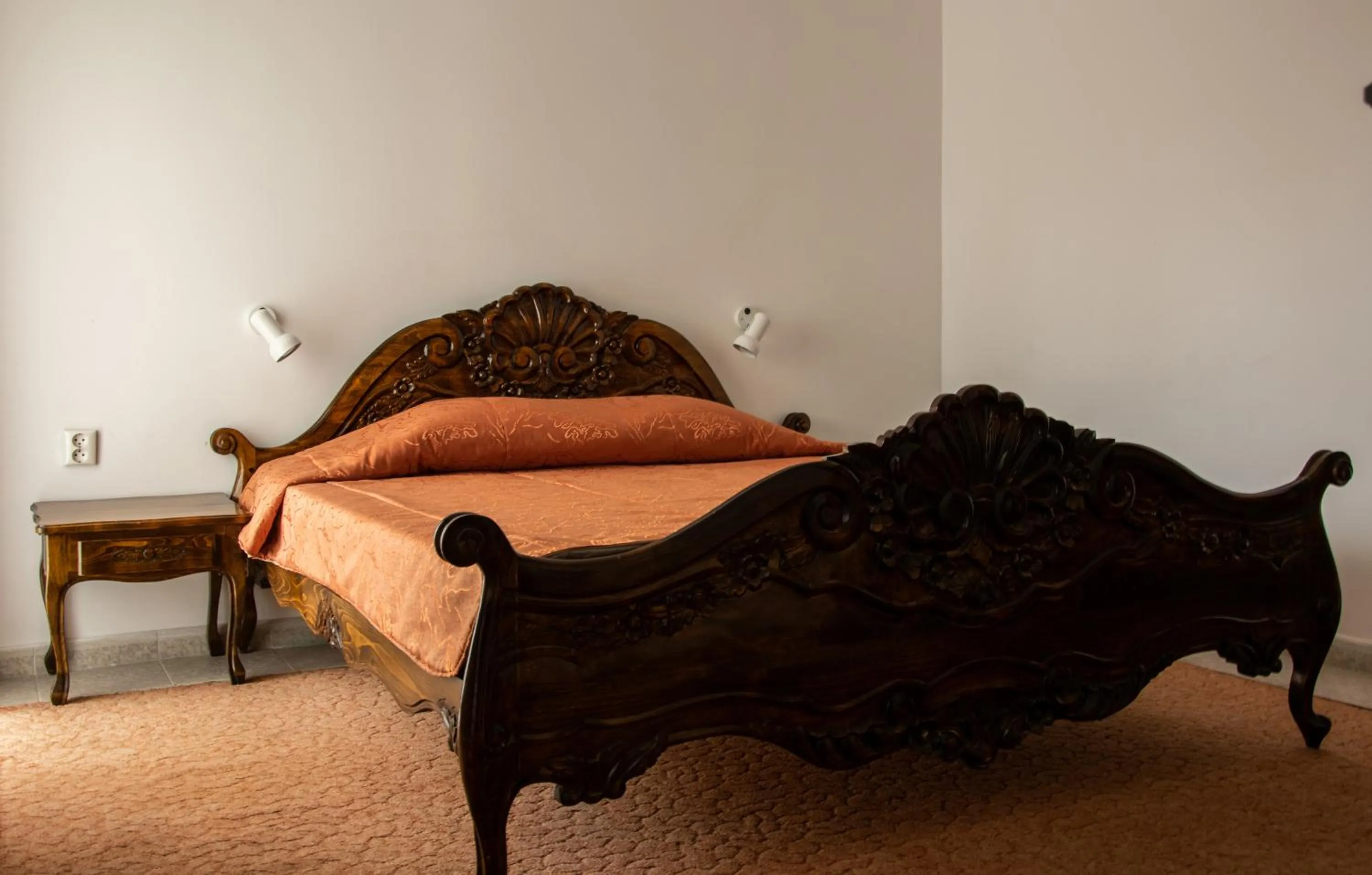 Spring, Bed in Park hotel Bellevue