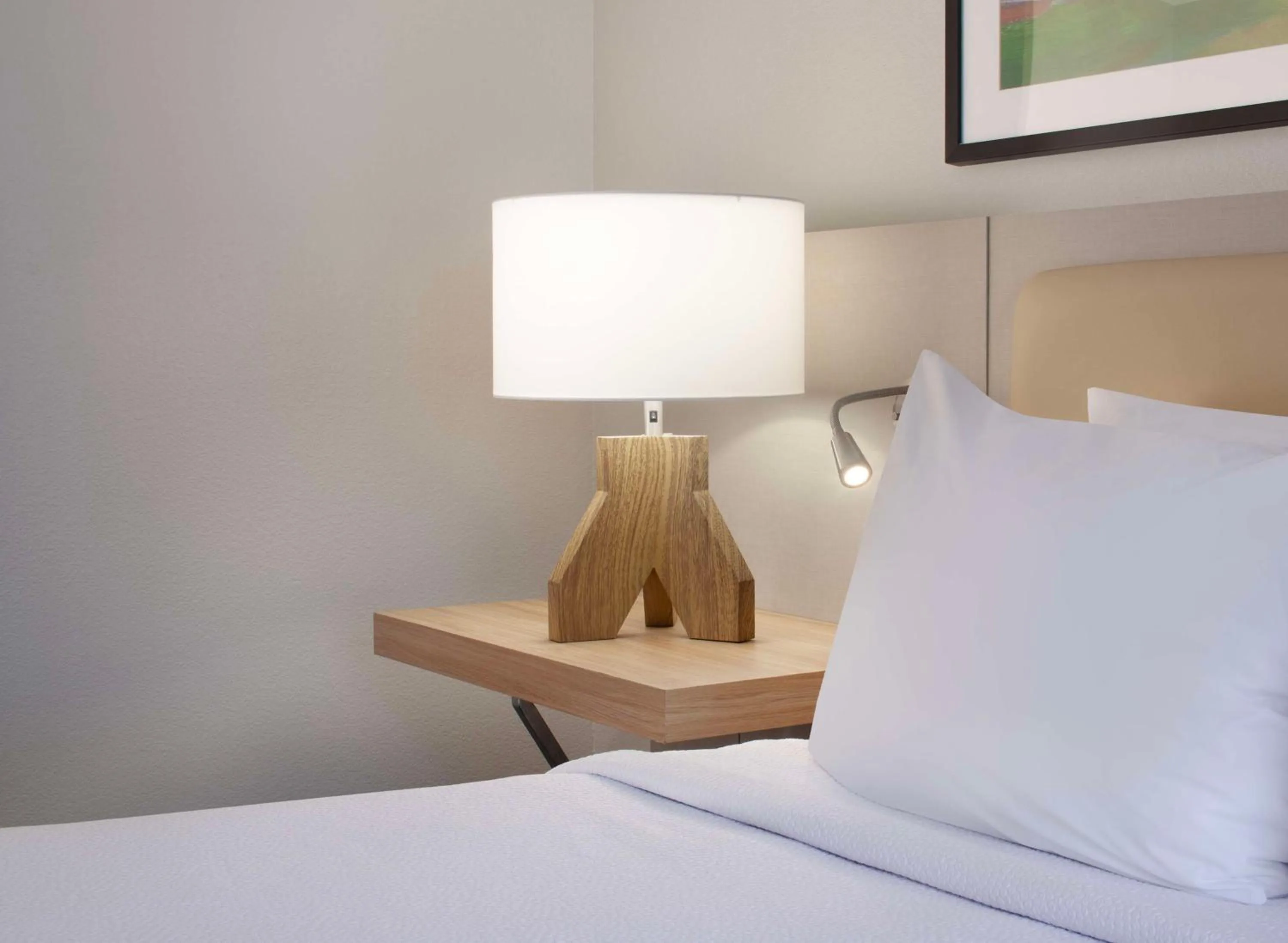 Bathroom, Bed in Hilton Garden Inn Shreveport