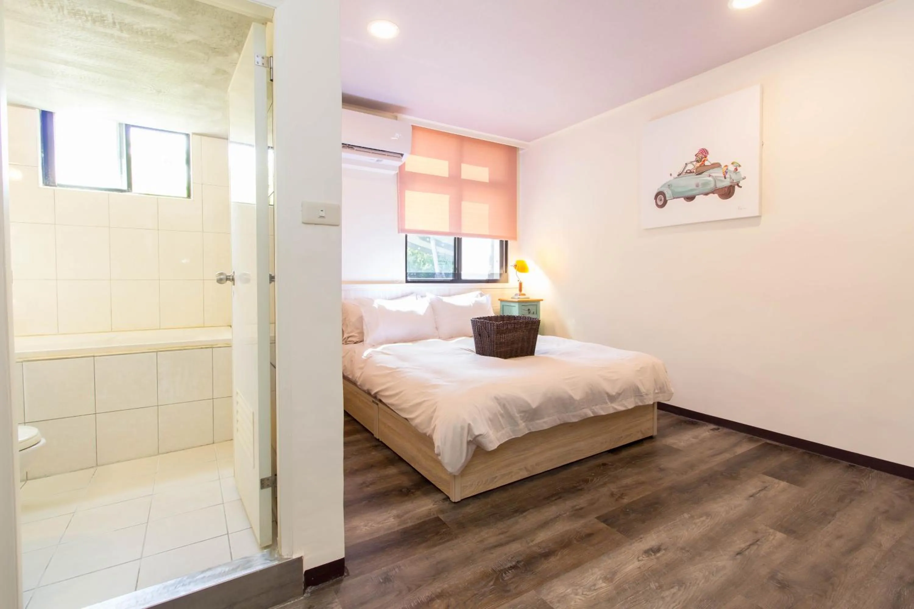 Blue Double Room in Meizhou Hot Spring Hotel溫泉商旅