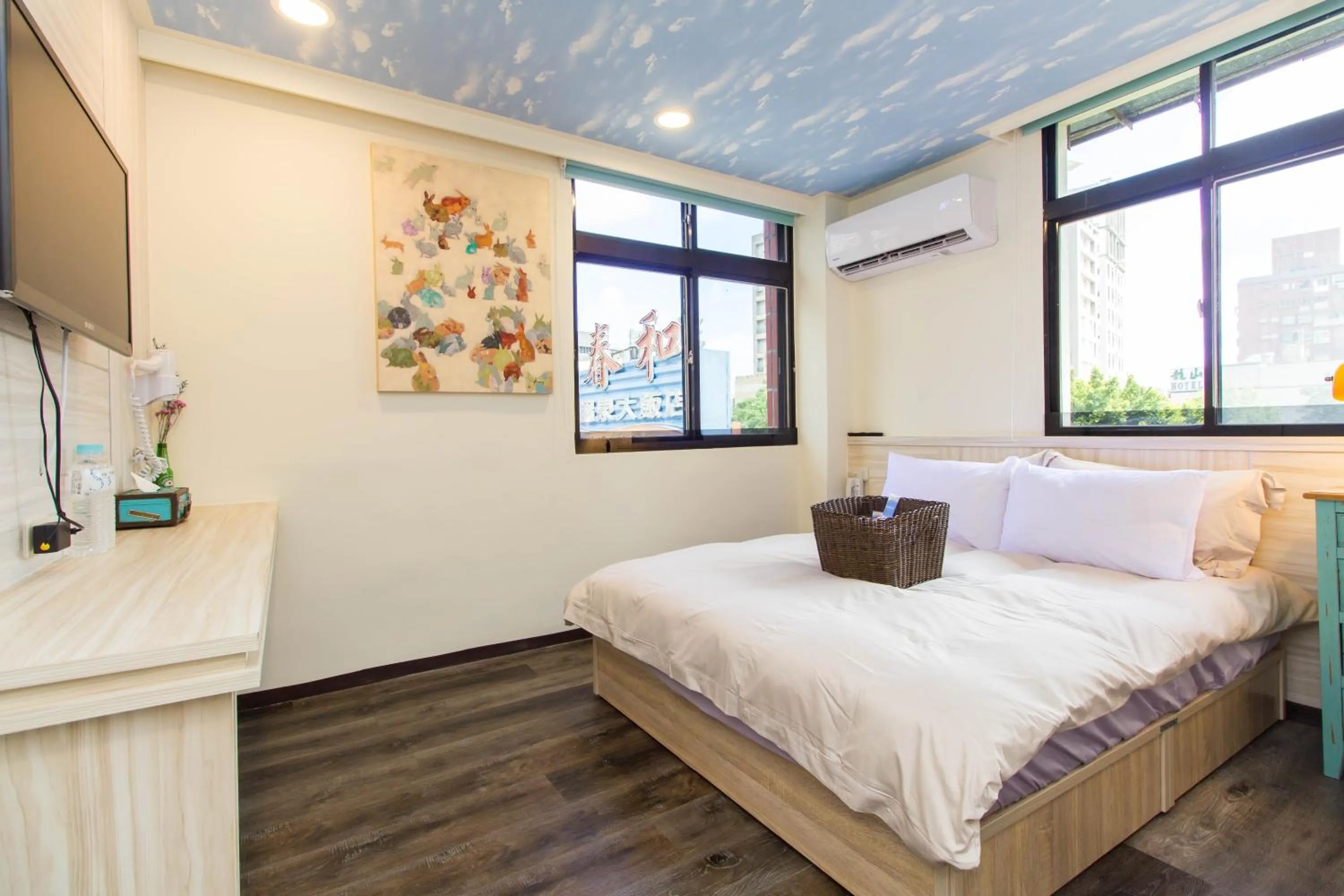Blue Double Room in Meizhou Hot Spring Hotel溫泉商旅