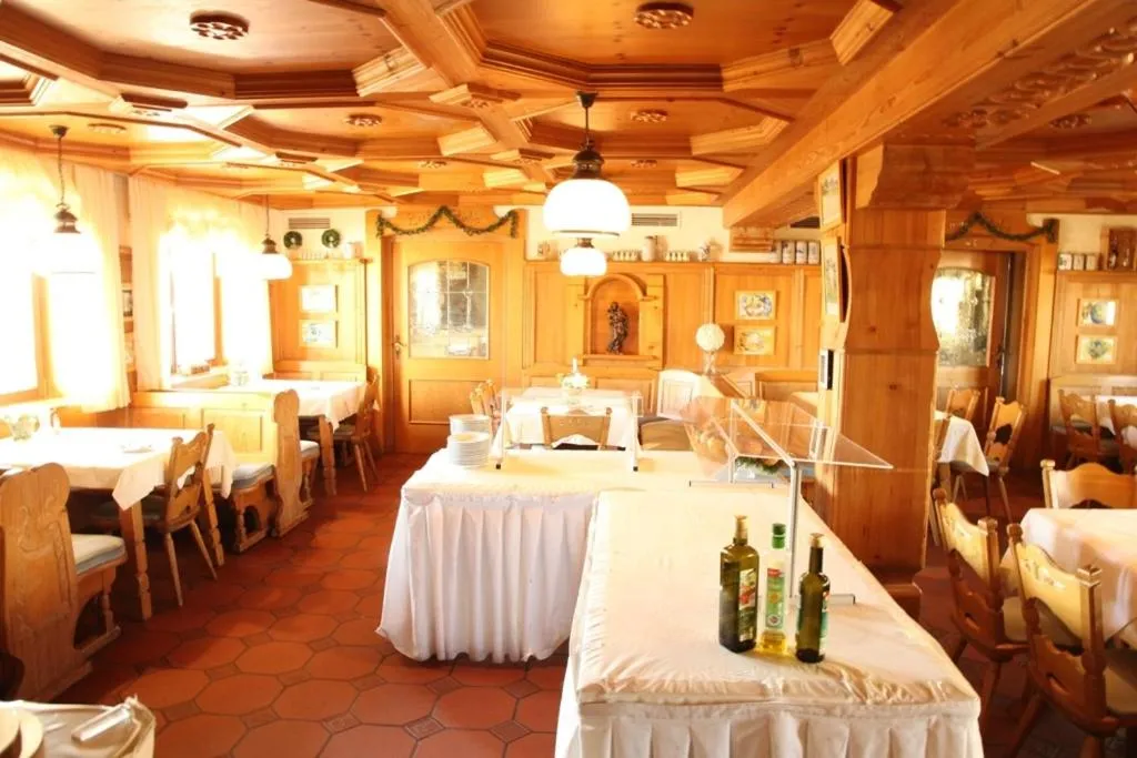 Restaurant/places to eat in Kurhotel Würdinger Hof