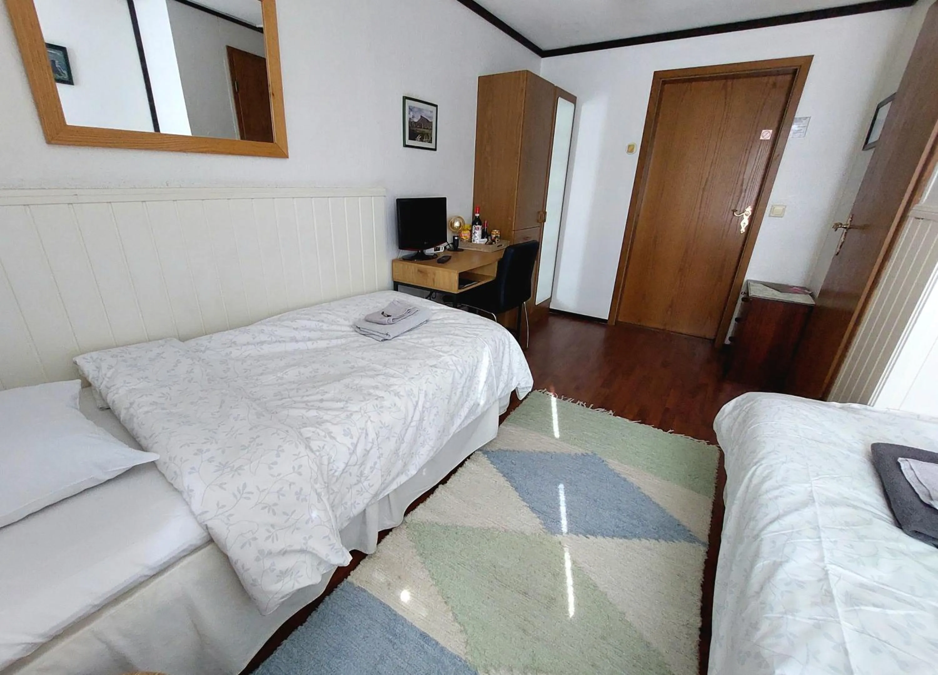 Bedroom, Bed in Cronin's Guesthouse Bed & Breakfast