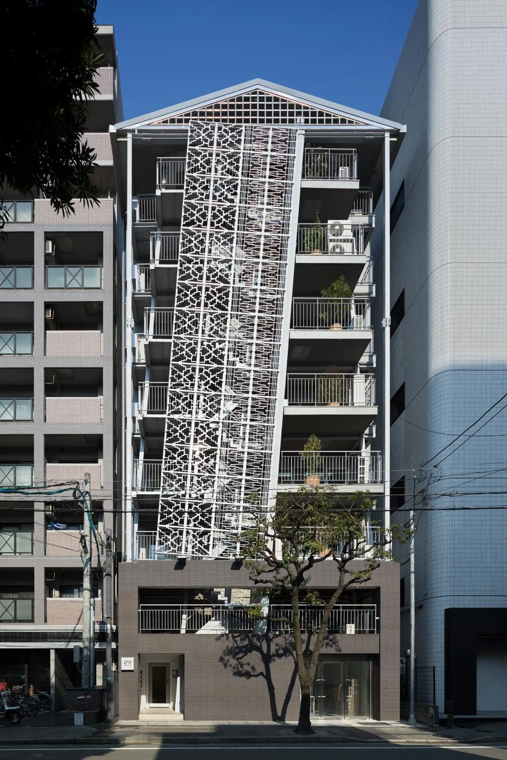 Property building in Common de - Hostel & Bar