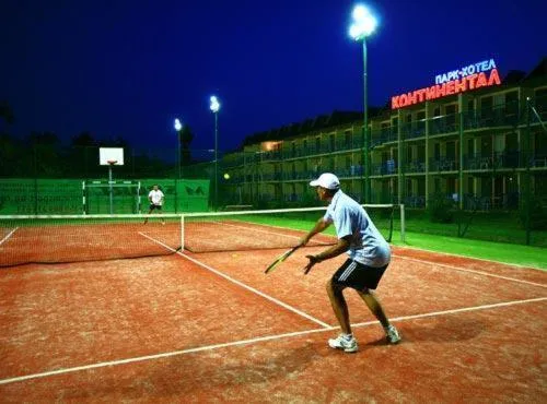 Tennis court in Continental Park Hotel