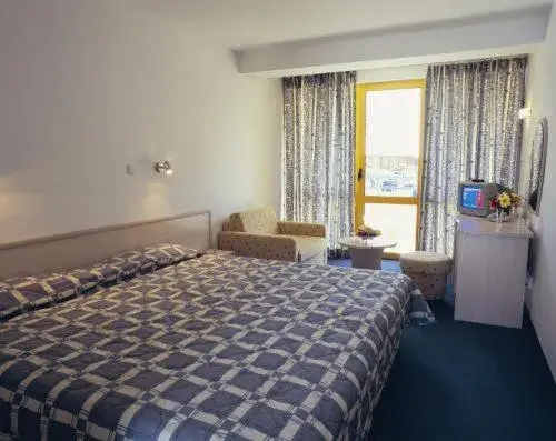 Twin Room with Balcony (2 Adults) in Continental Park Hotel Twin Room with Balcony (2 Adults) in Continental Park Hotel