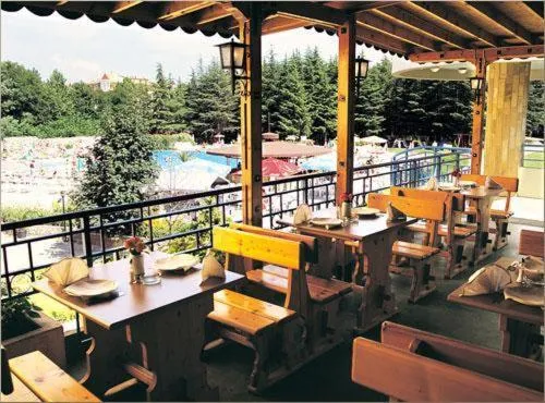 Restaurant/places to eat in Continental Park Hotel