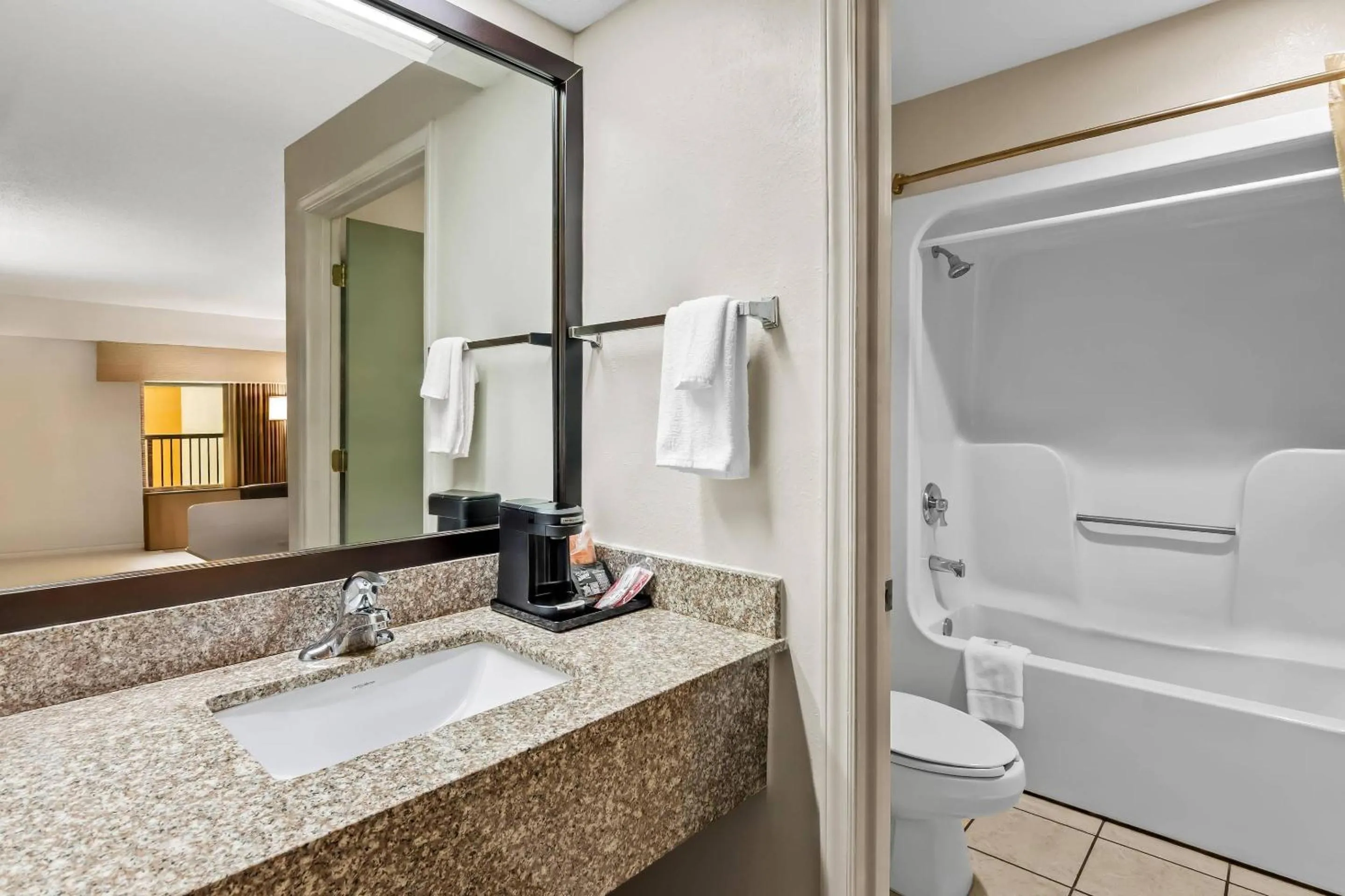 Bedroom in Quality Inn Hillsville