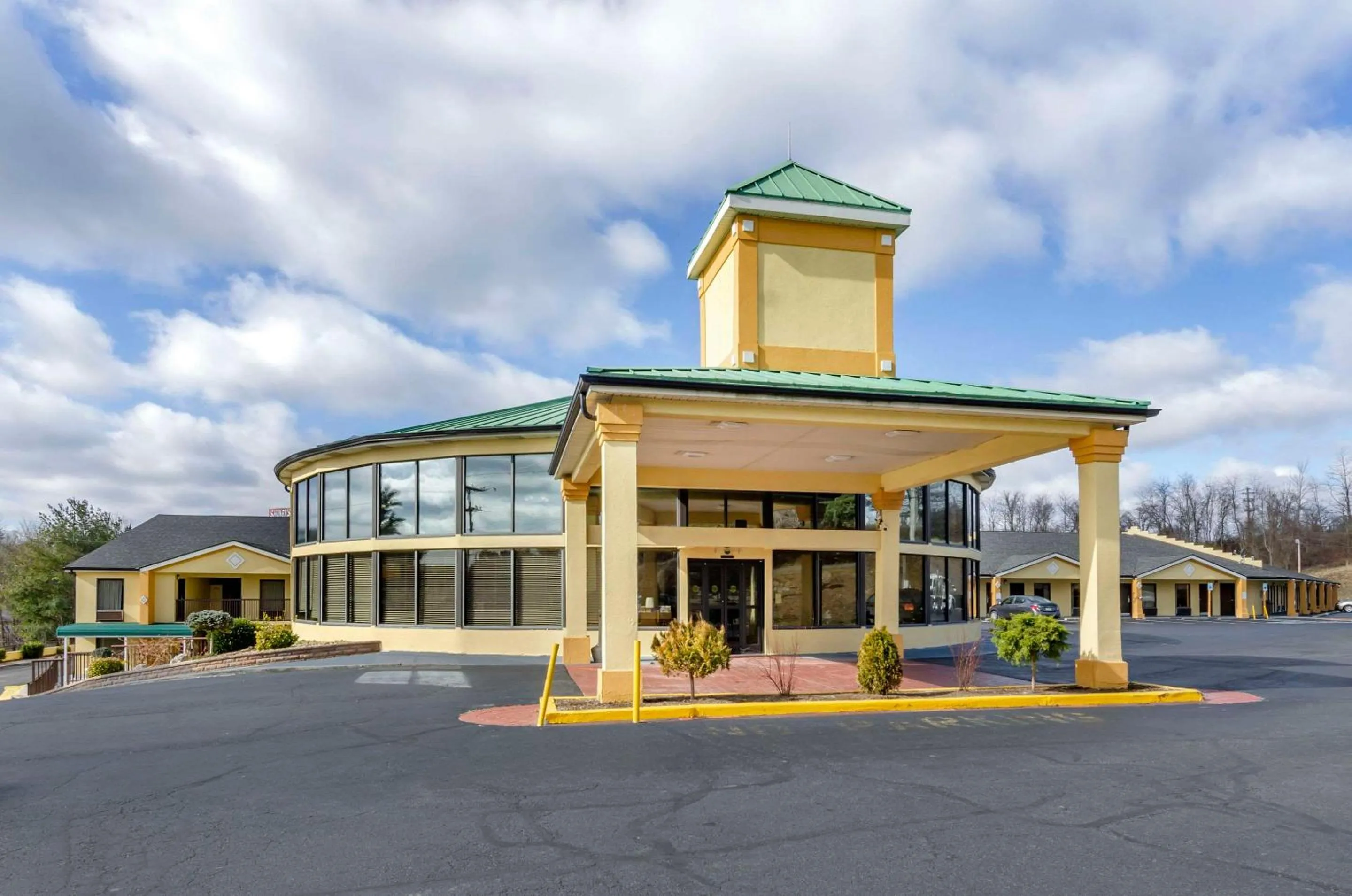 Property building in Quality Inn Hillsville