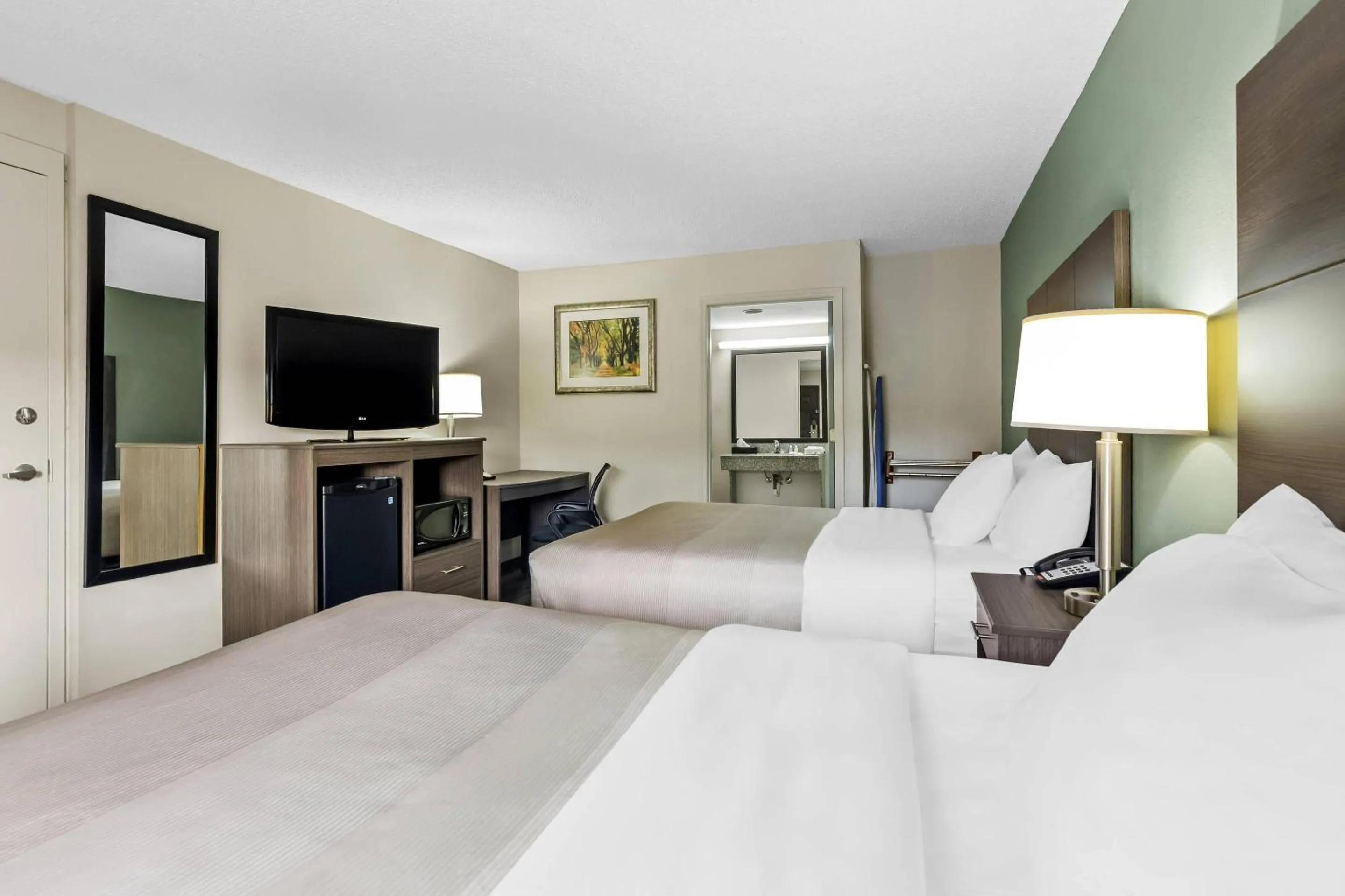 Bedroom, Bed in Quality Inn Hillsville