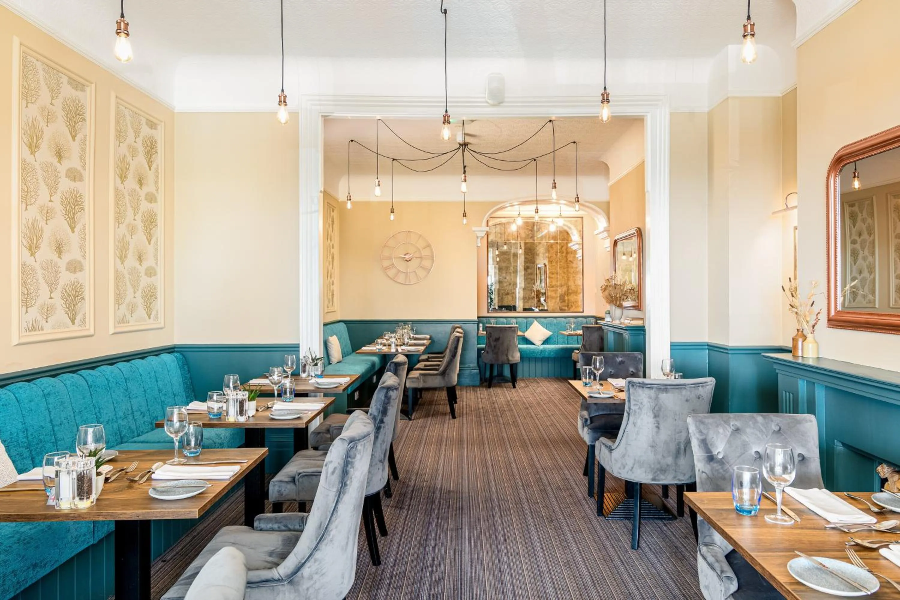 Restaurant/places to eat in Ommaroo Hotel