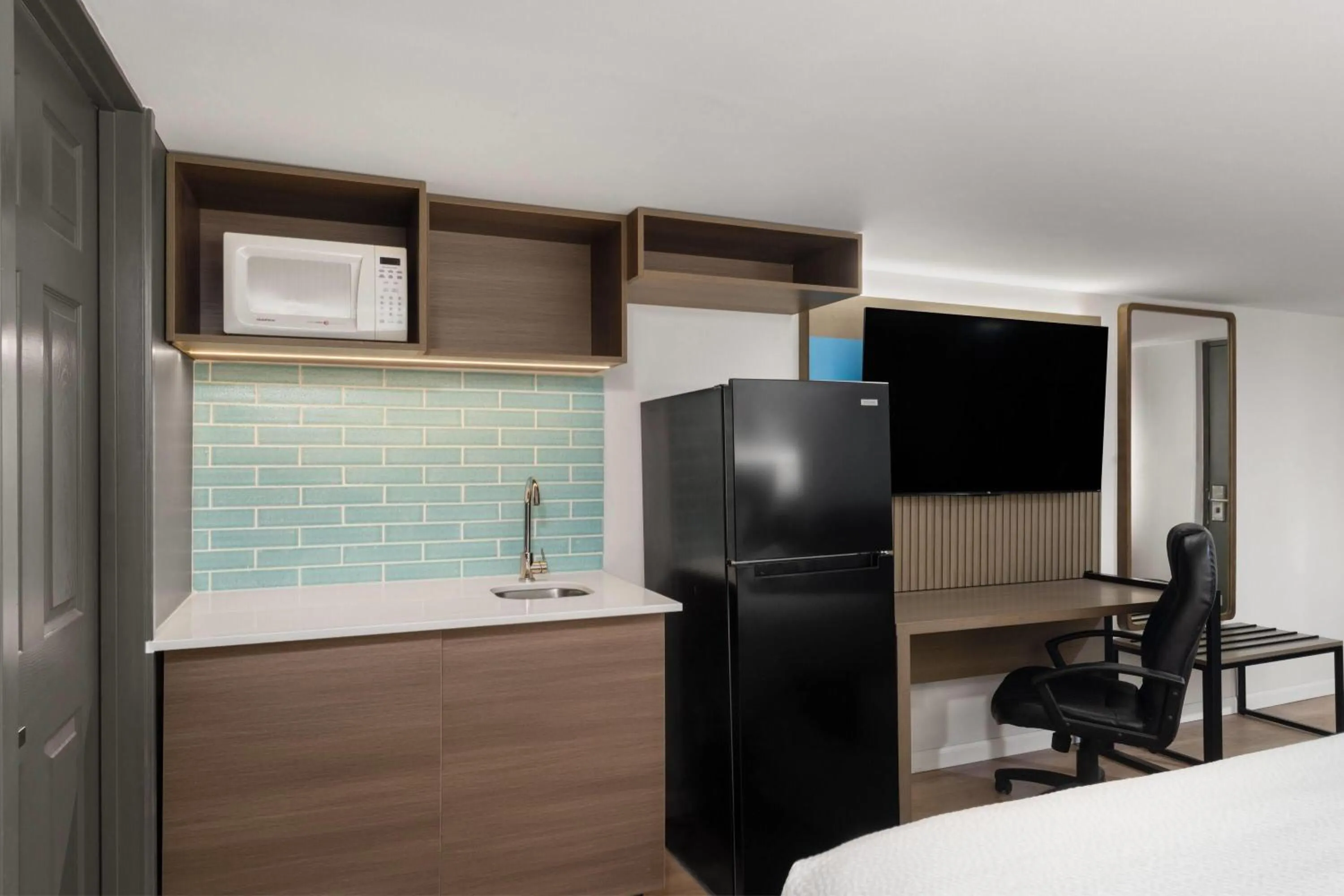 Photo of the whole room, Bed in Baymont by Wyndham Rock Springs