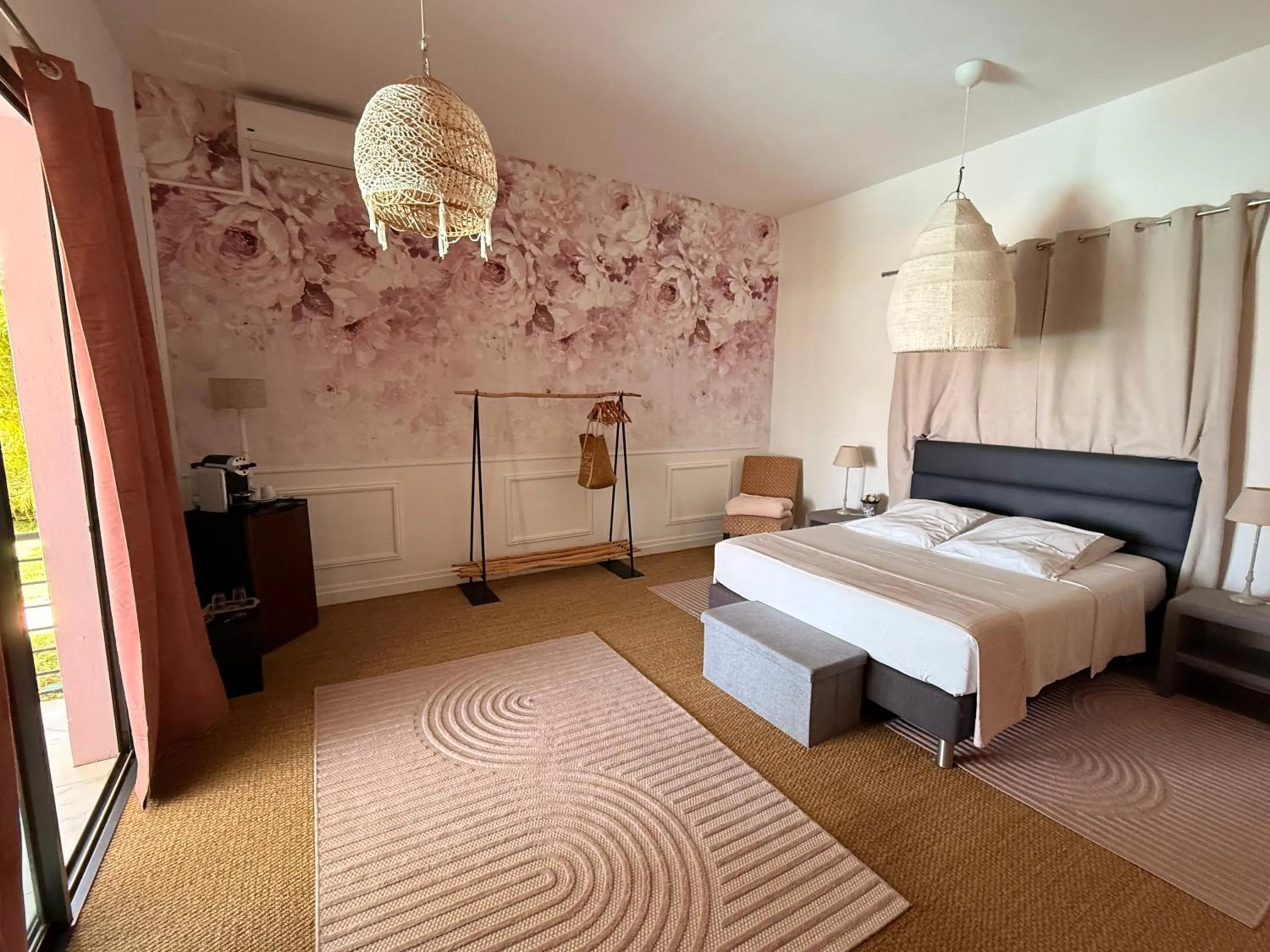 Photo of the whole room, Bed in Villa Prana