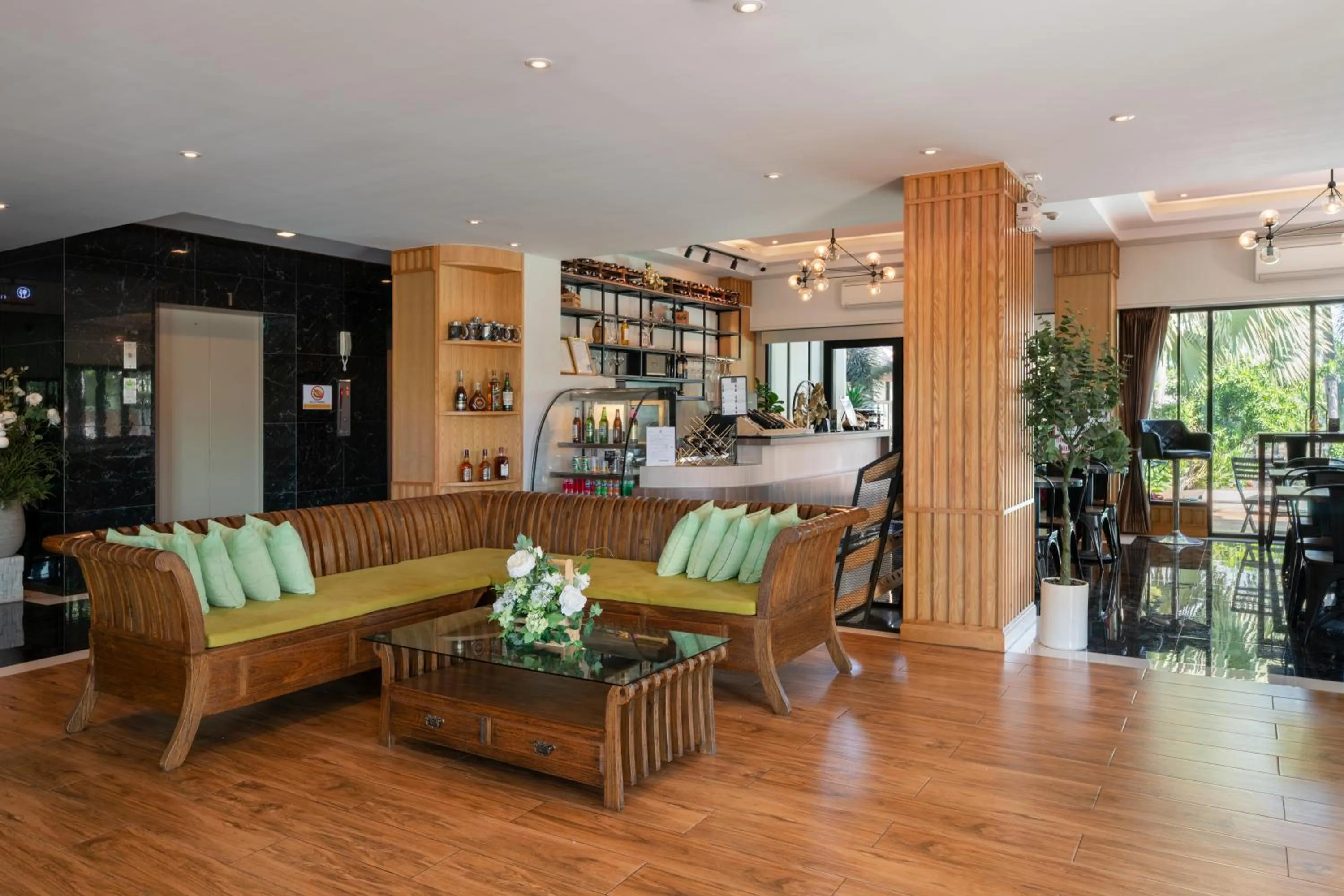 Lobby or reception in Golden Foyer Suvarnabhumi Airport Hotel