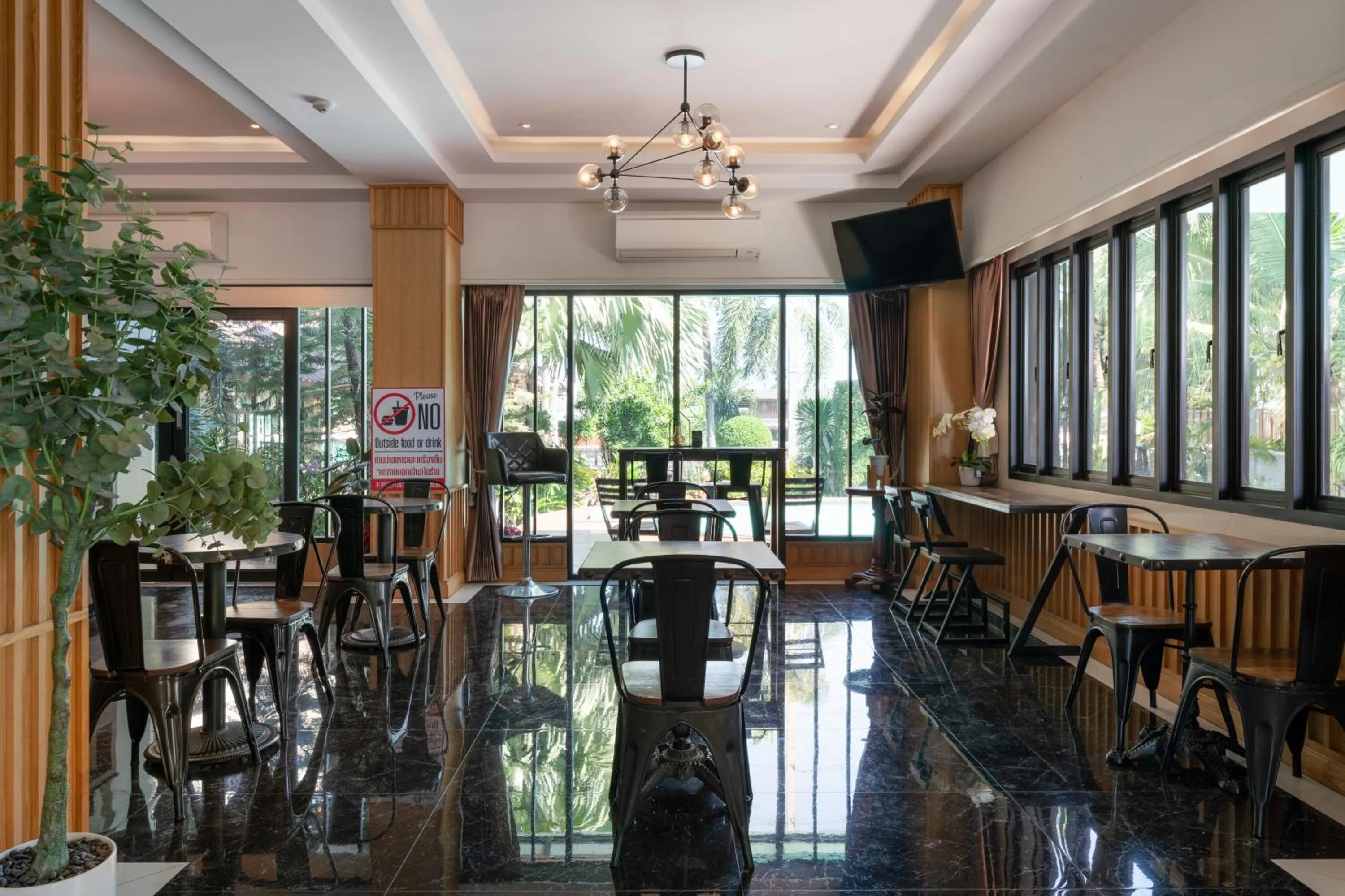 Lobby or reception in Golden Foyer Suvarnabhumi Airport Hotel