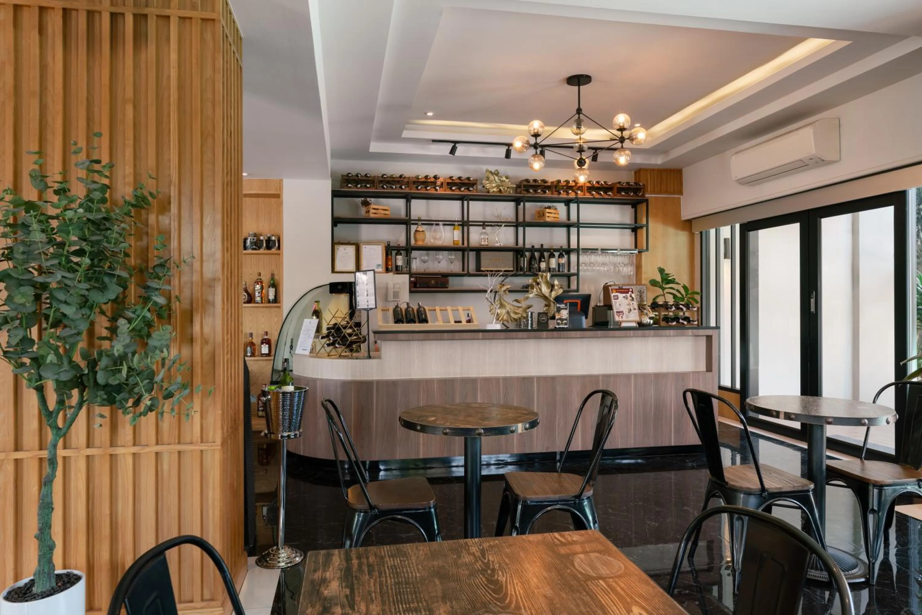 Lounge or bar in Golden Foyer Suvarnabhumi Airport Hotel