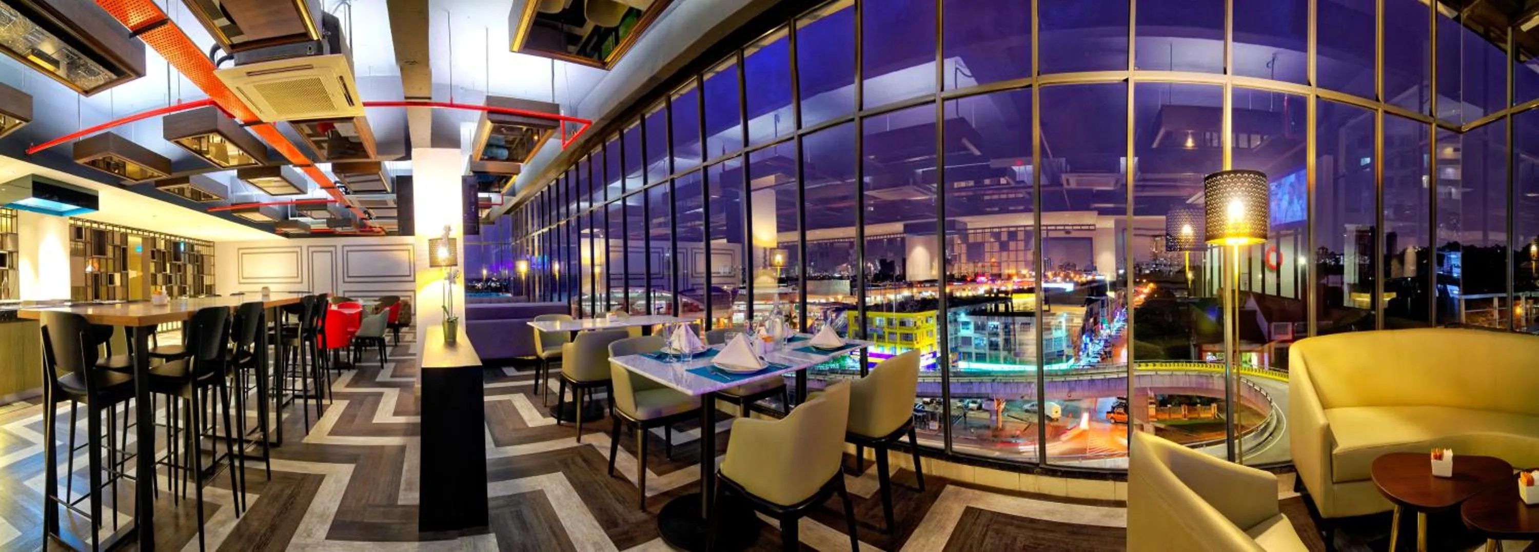 Restaurant/places to eat in Bespoke Hotel Puchong