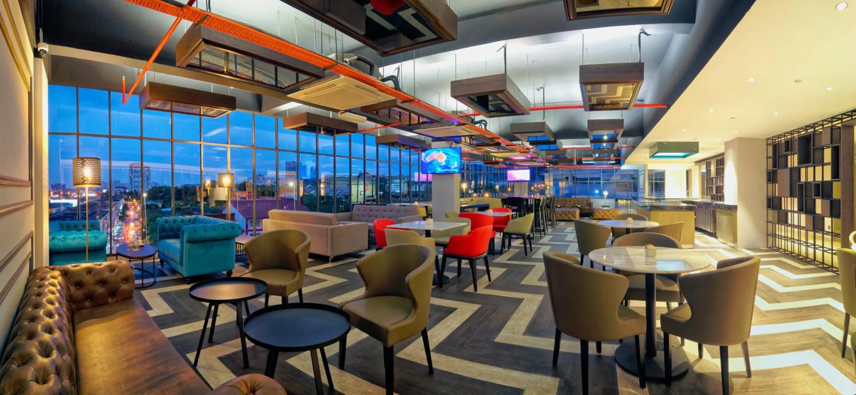 Restaurant/places to eat in Bespoke Hotel Puchong