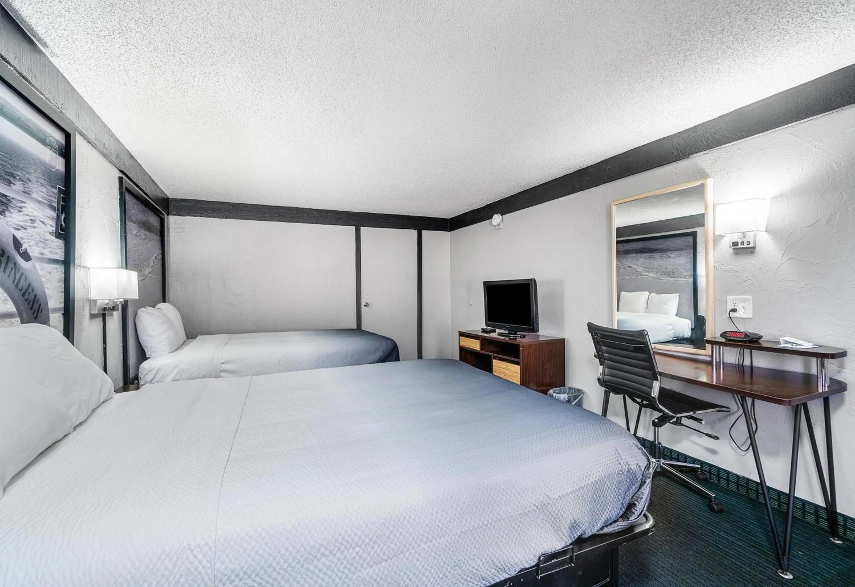 Photo of the whole room, Bed in Super 8 by Wyndham Lantana West Palm Beach