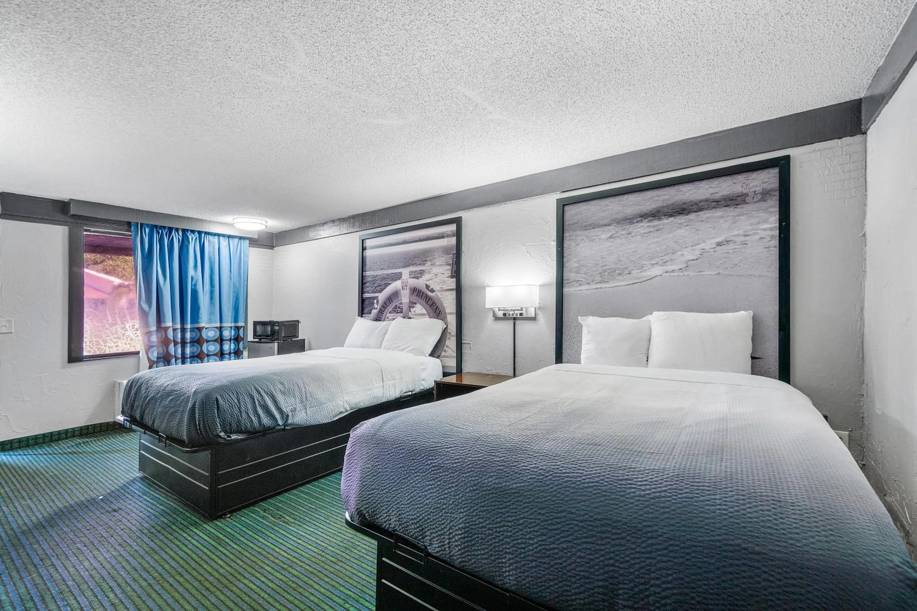 Bedroom, Bed in Super 8 by Wyndham Lantana West Palm Beach