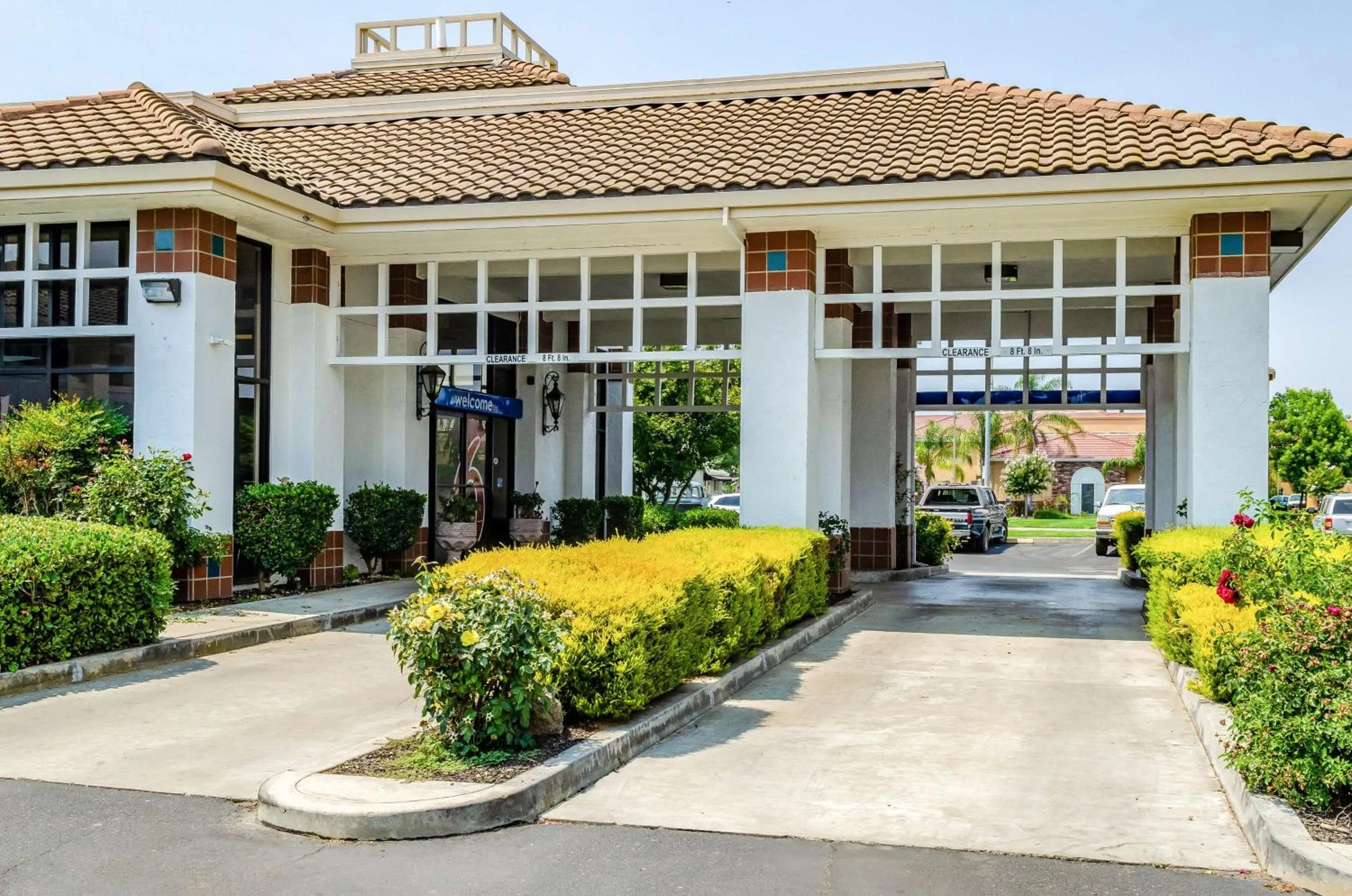 Property building in Motel 6 Oakdale, Ca