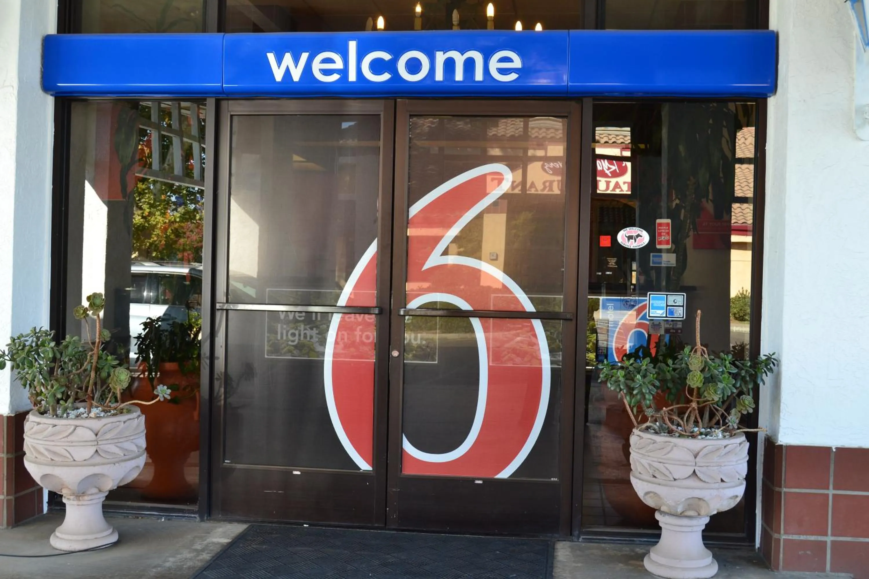 Facade/entrance in Motel 6 Oakdale, Ca