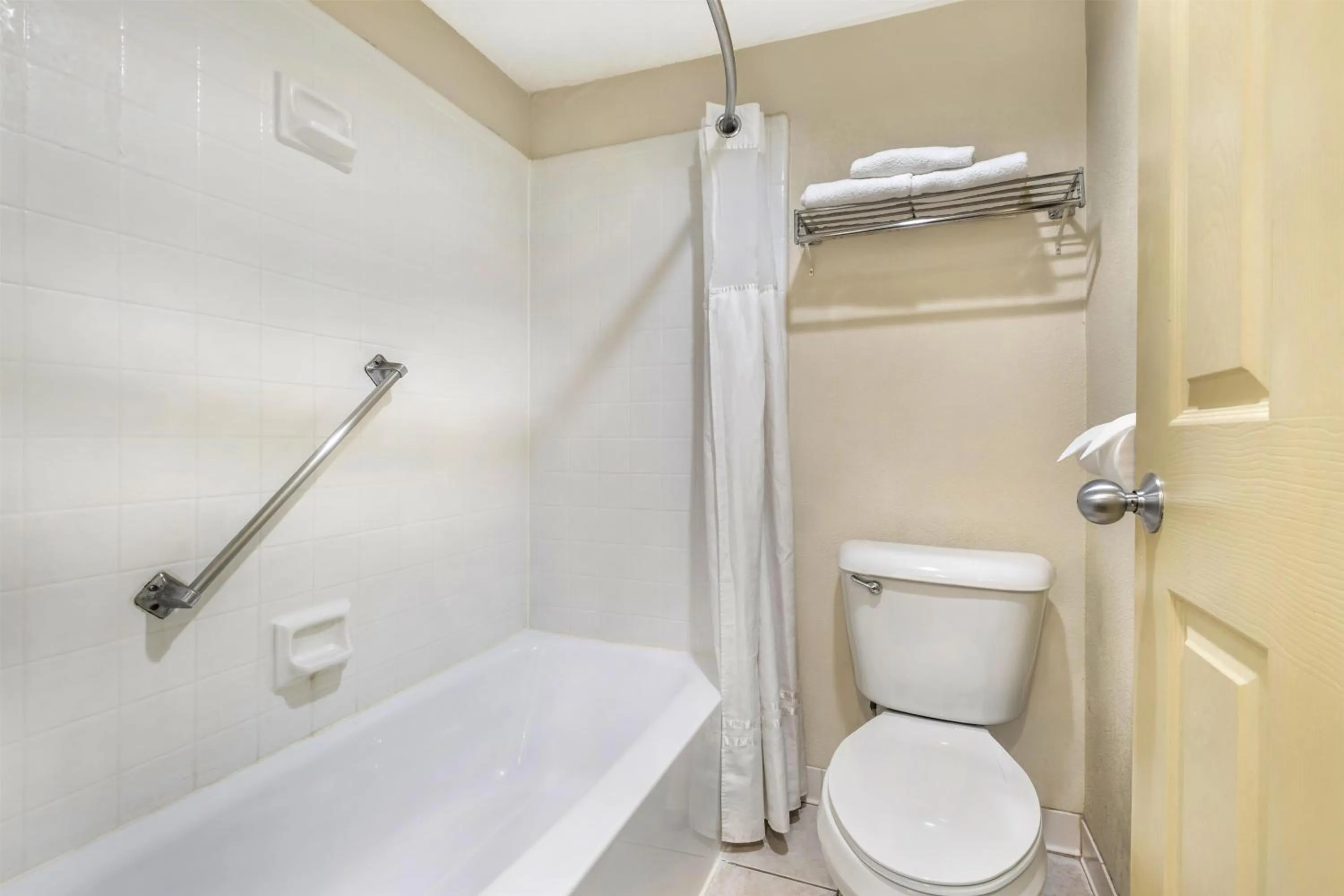 Bathroom in Best Western Winchester Hotel