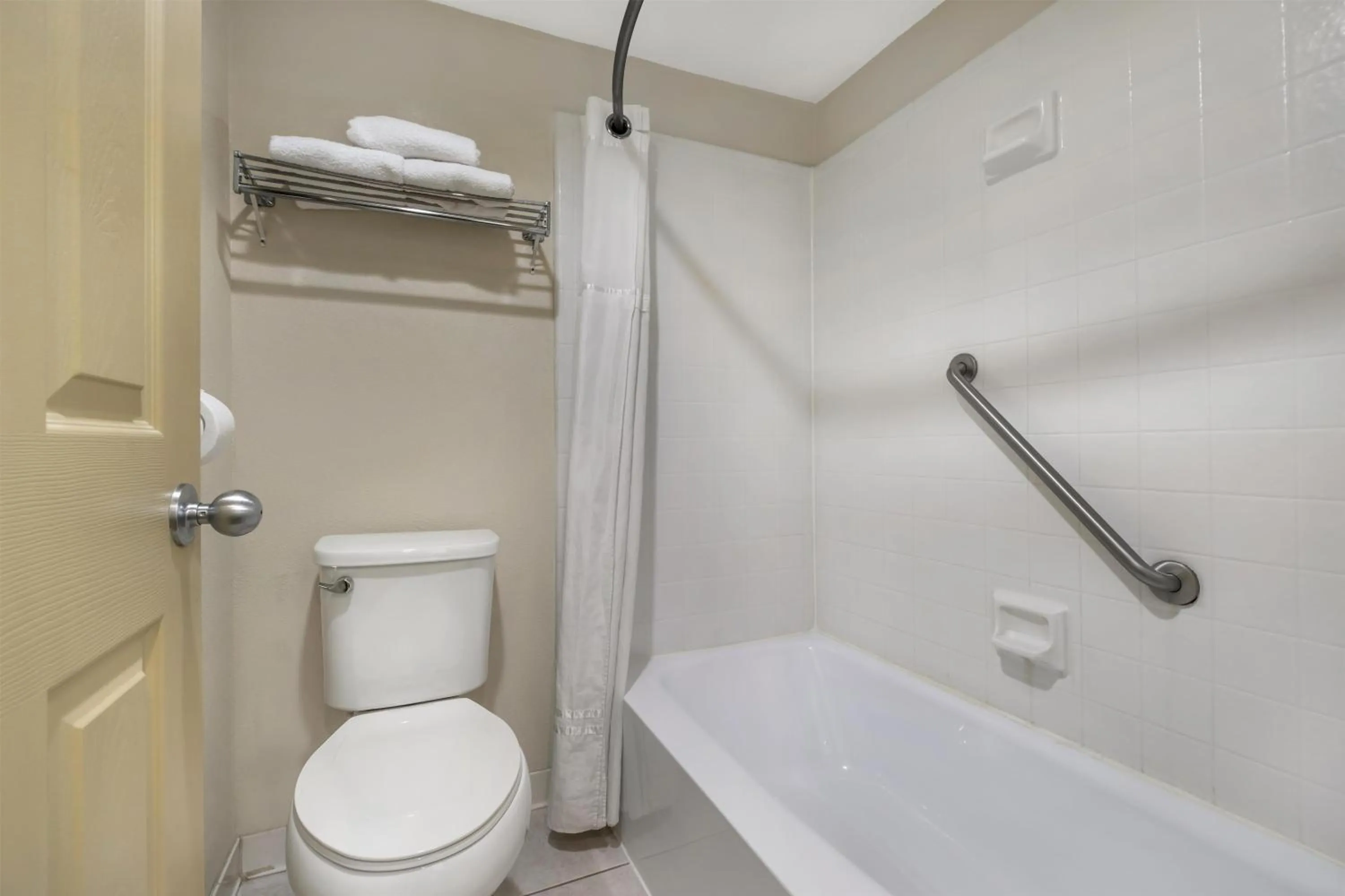 Bathroom in Best Western Winchester Hotel