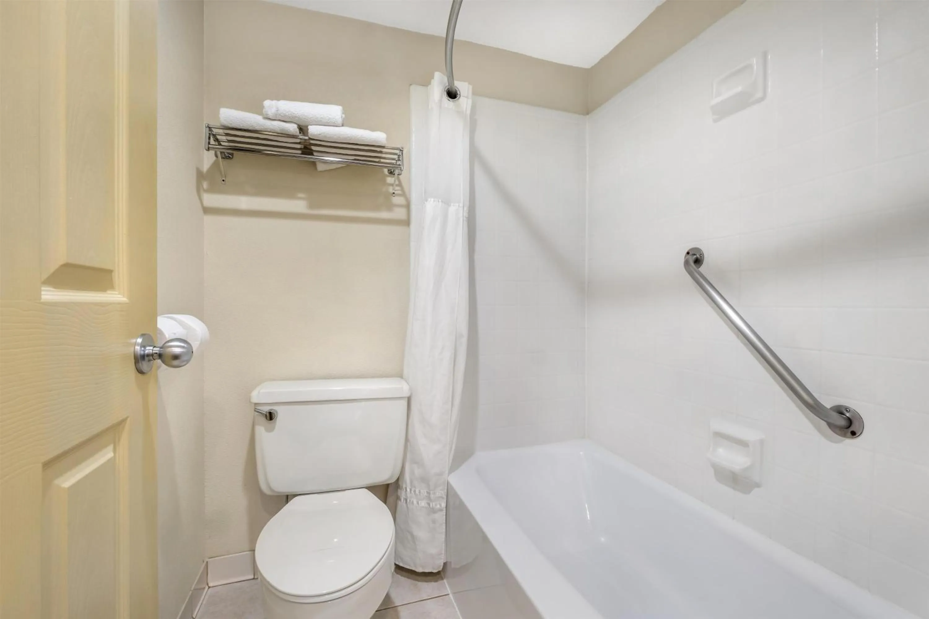 Bathroom in Best Western Winchester Hotel