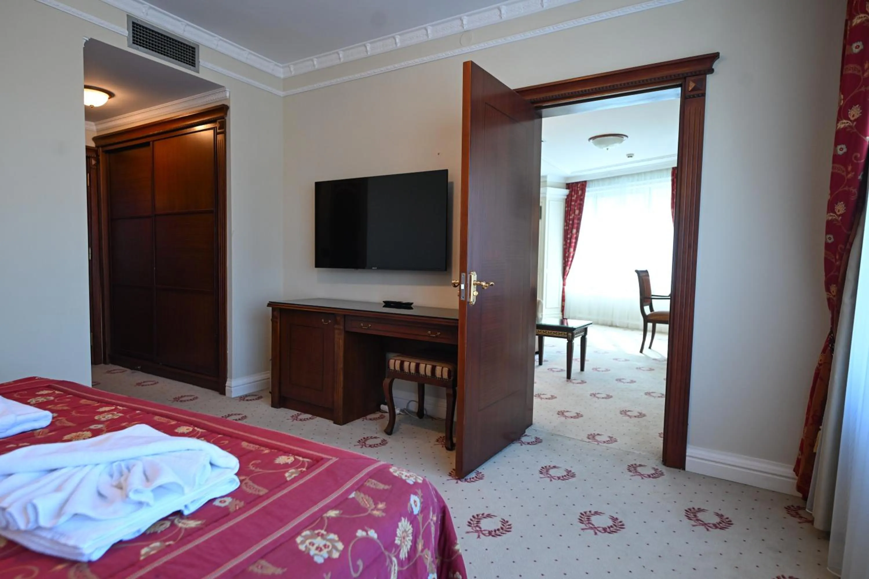 Bed in Stone Bridge Hotel