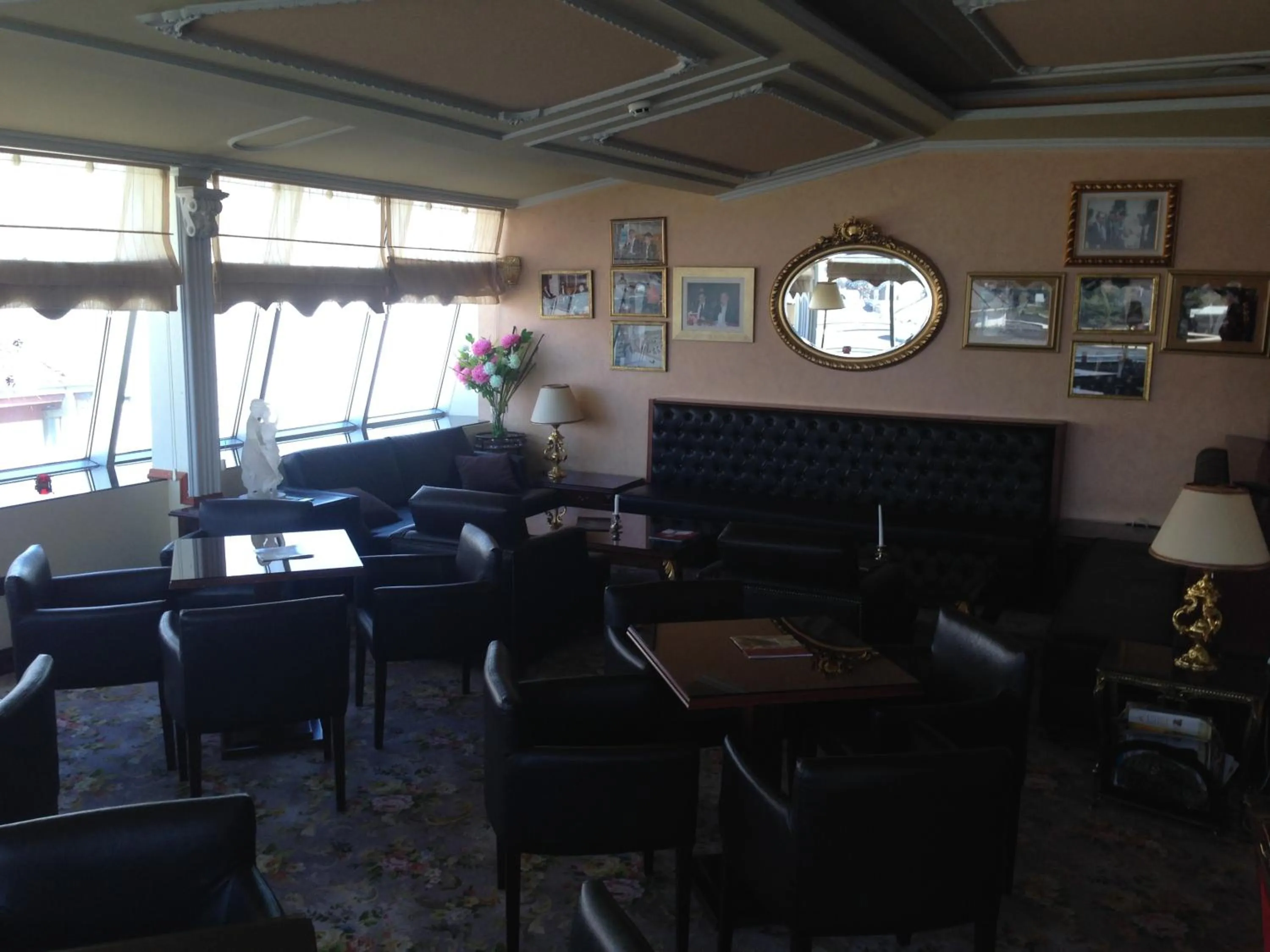 Restaurant/places to eat in Stone Bridge Hotel