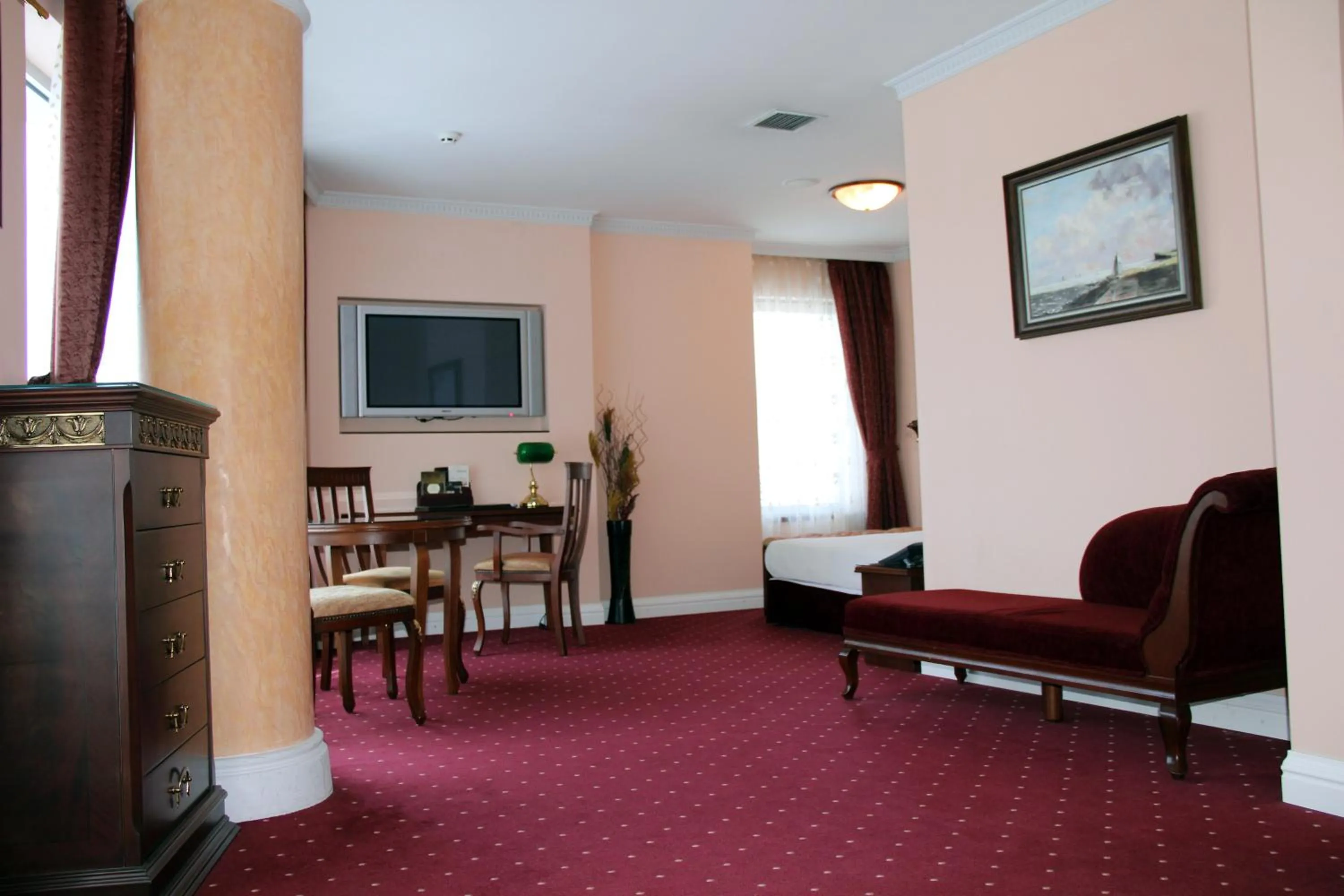 Seating area in Stone Bridge Hotel